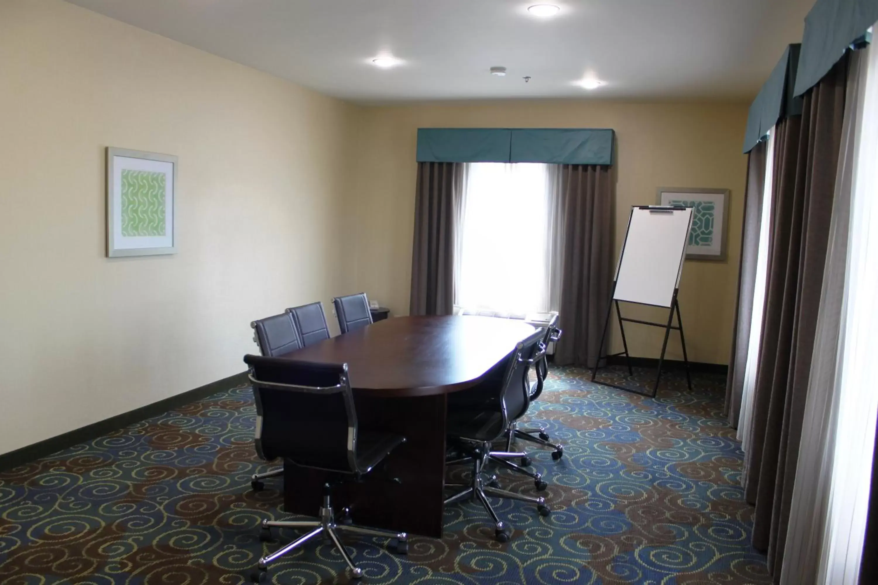 Meeting/conference room in Holiday Inn Express Yorkton East, an IHG Hotel