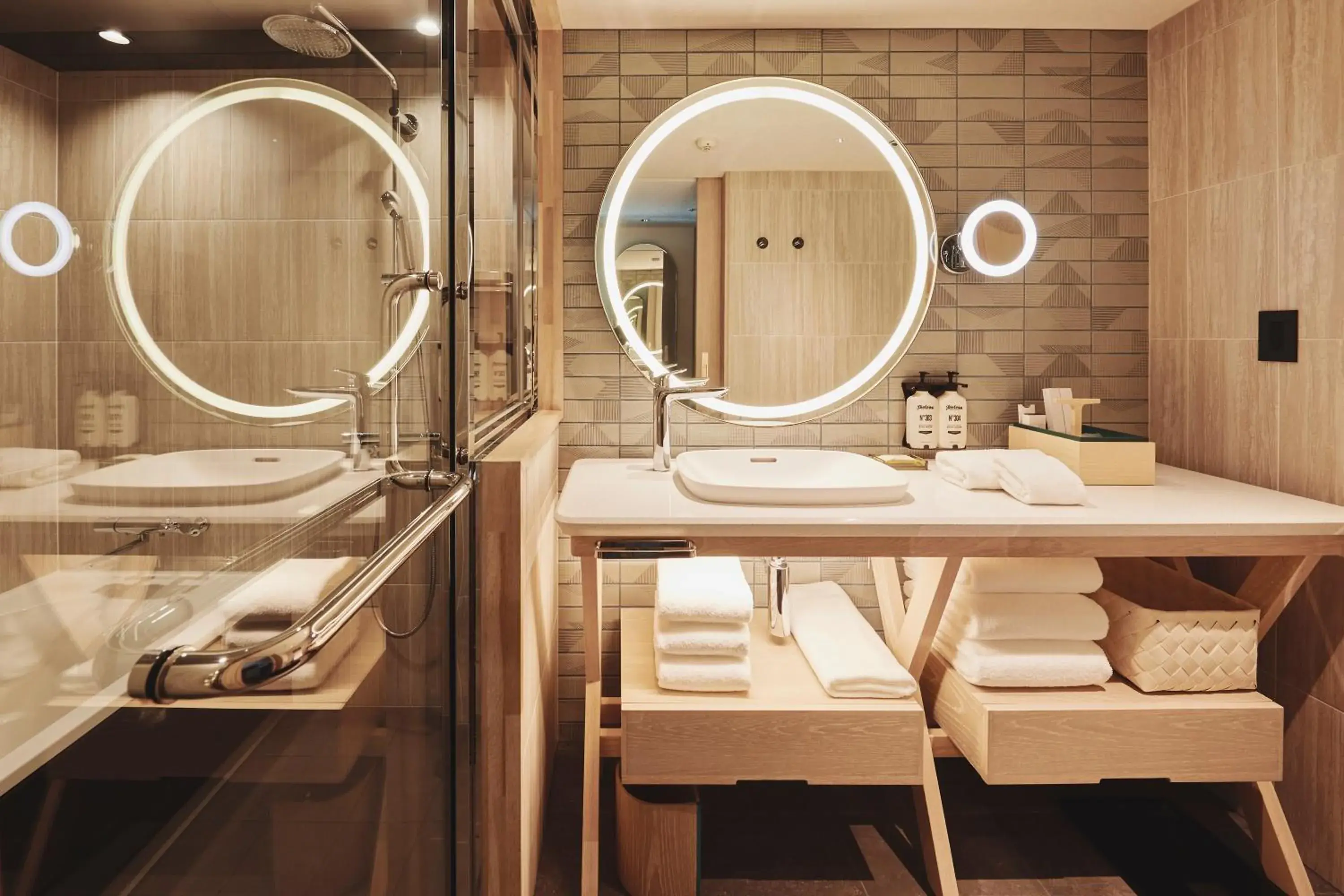 Bathroom, Restaurant/Places to Eat in Hotel Indigo Karuizawa