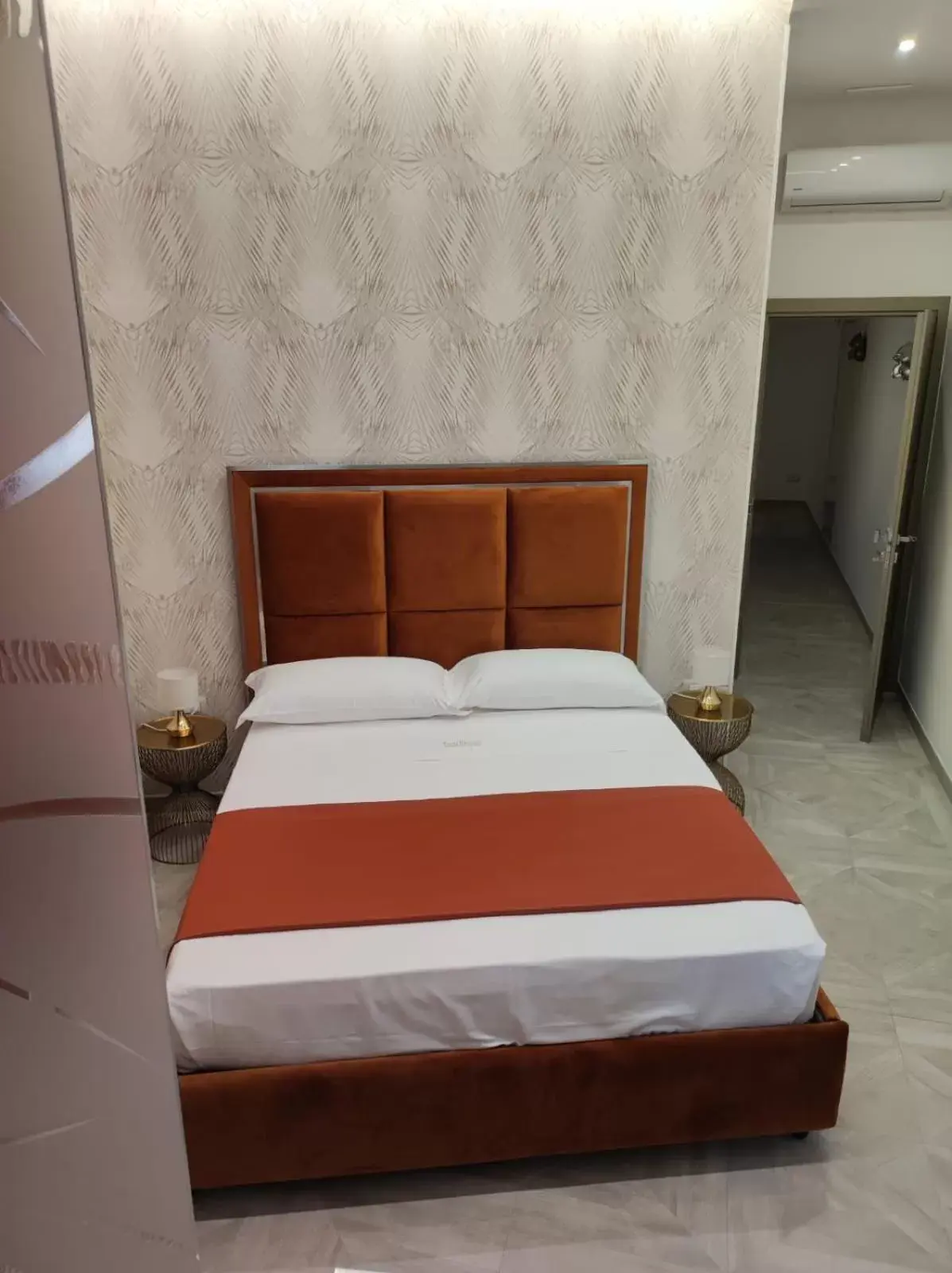 Bed in Twin Towers Naples Luxury