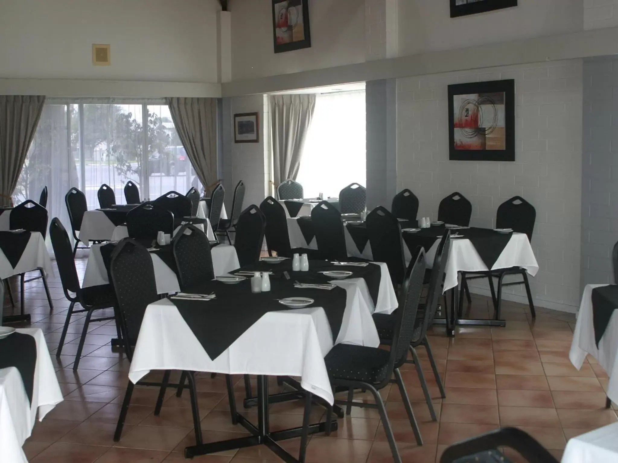 Lounge or bar, Restaurant/Places to Eat in Dalby Manor Motor Inn