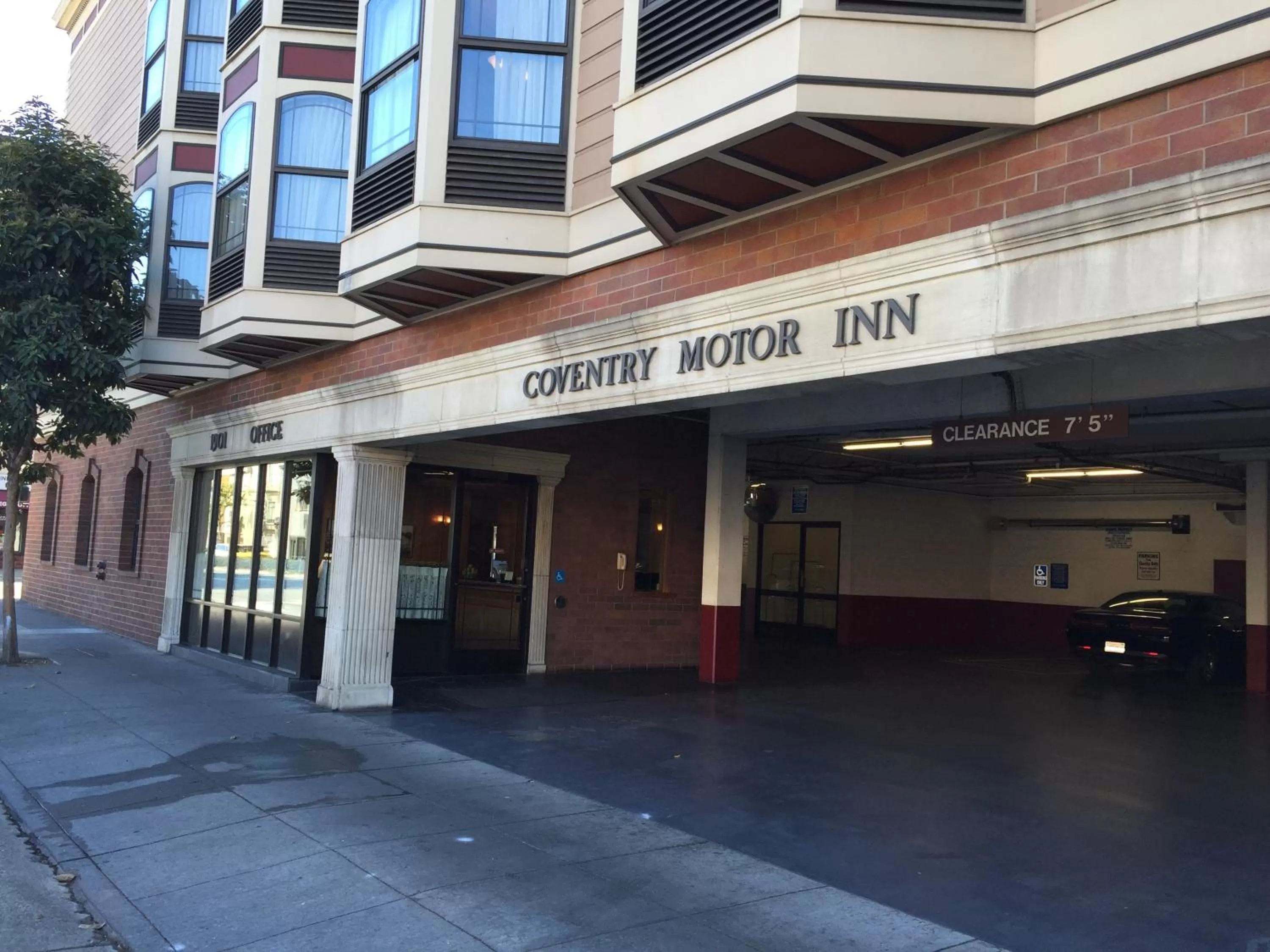 Facade/entrance in Coventry Motor Inn