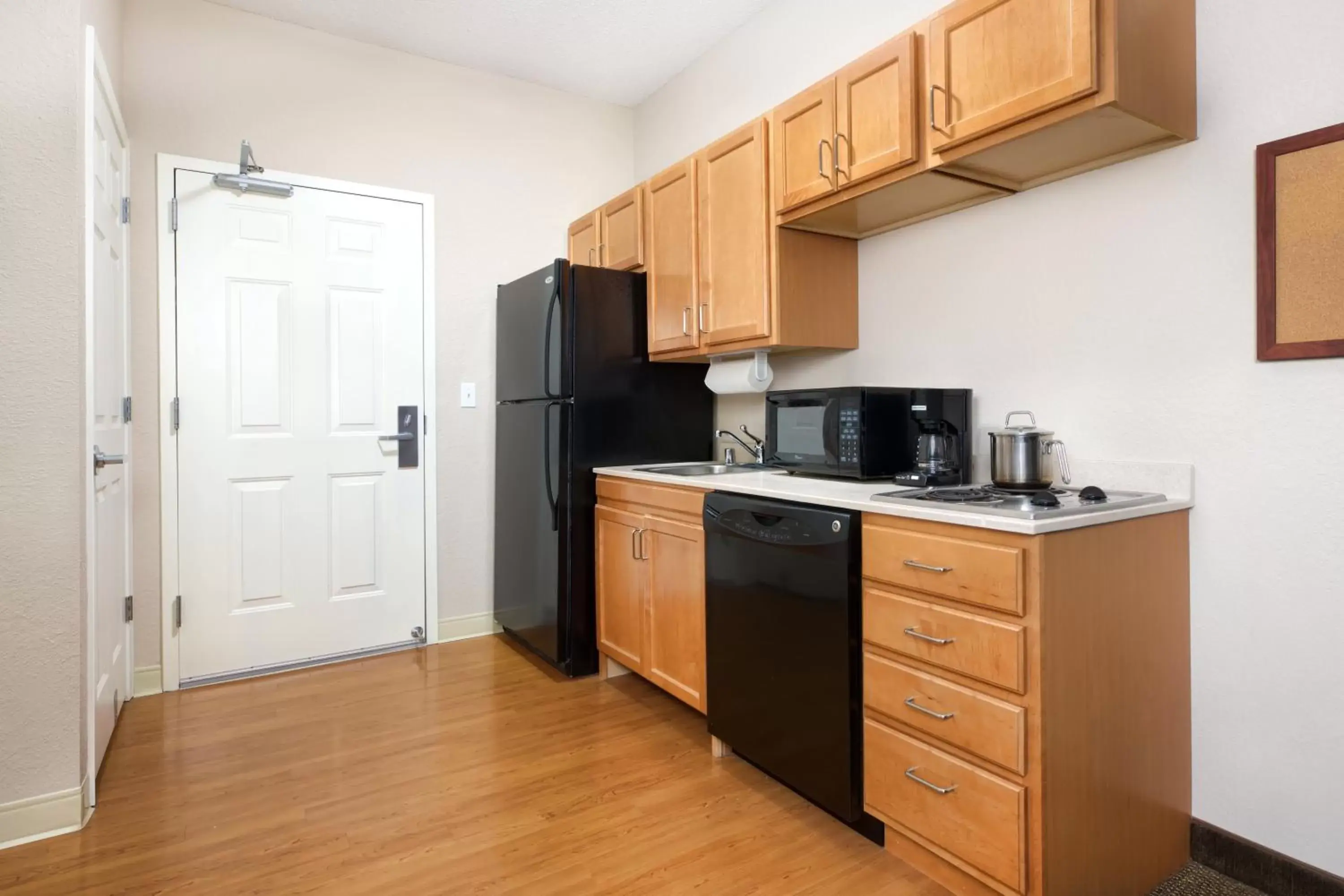 Bedroom, Kitchen/Kitchenette in Candlewood Suites Kenosha, an IHG Hotel