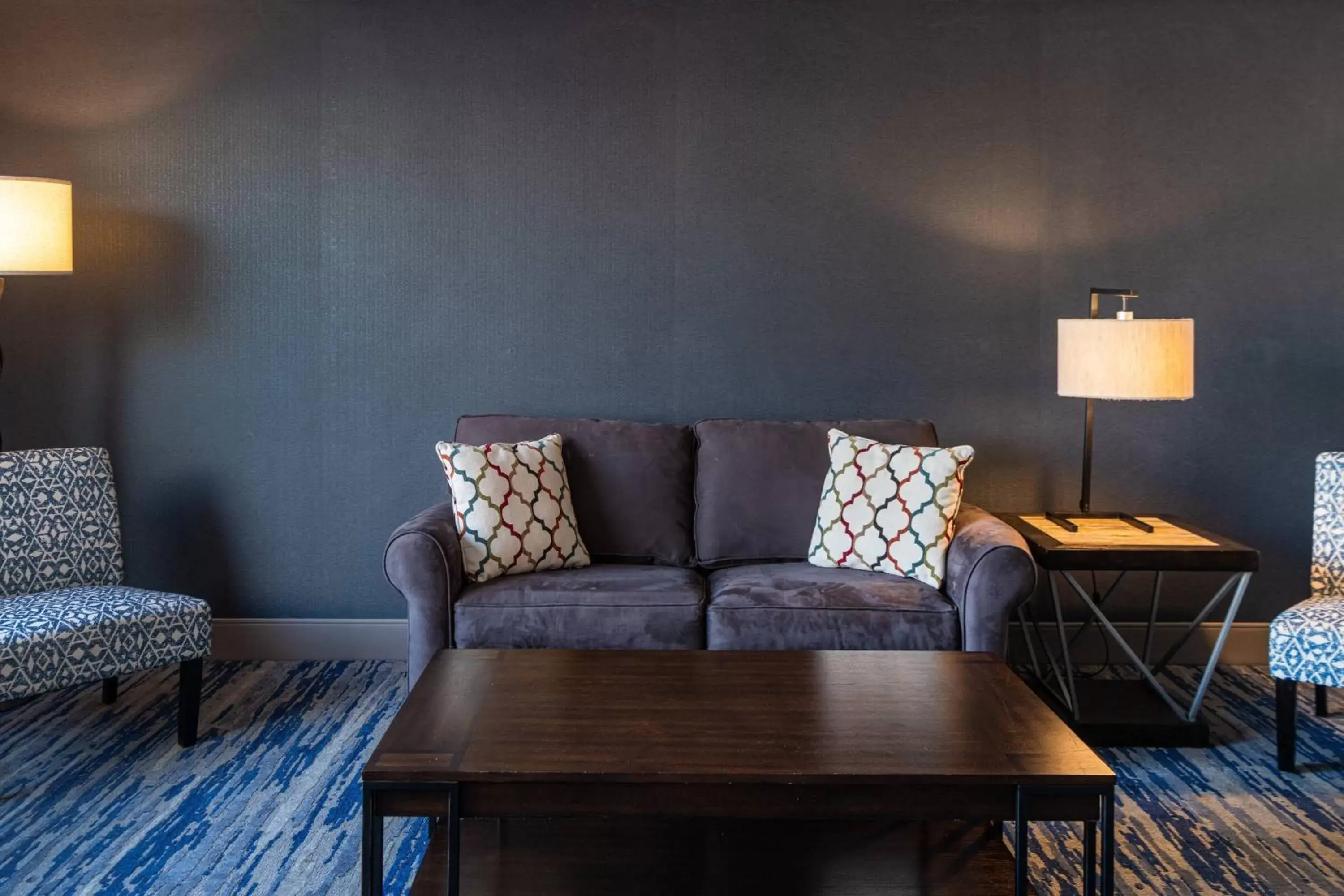 Bedroom, Seating Area in Delta Hotels by Marriott Detroit Metro Airport