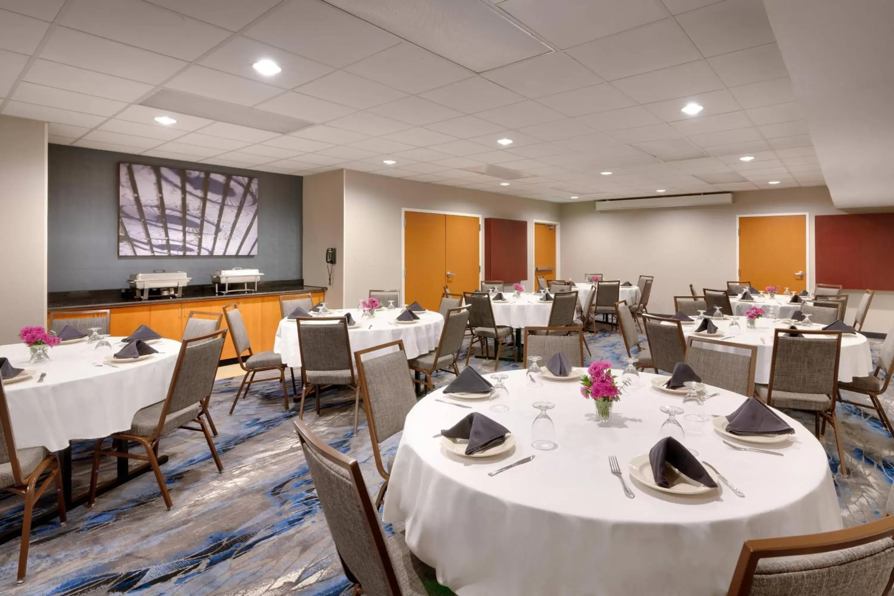 Meeting/conference room, Restaurant/Places to Eat in Fairfield Inn & Suites Seattle Bellevue/Redmond