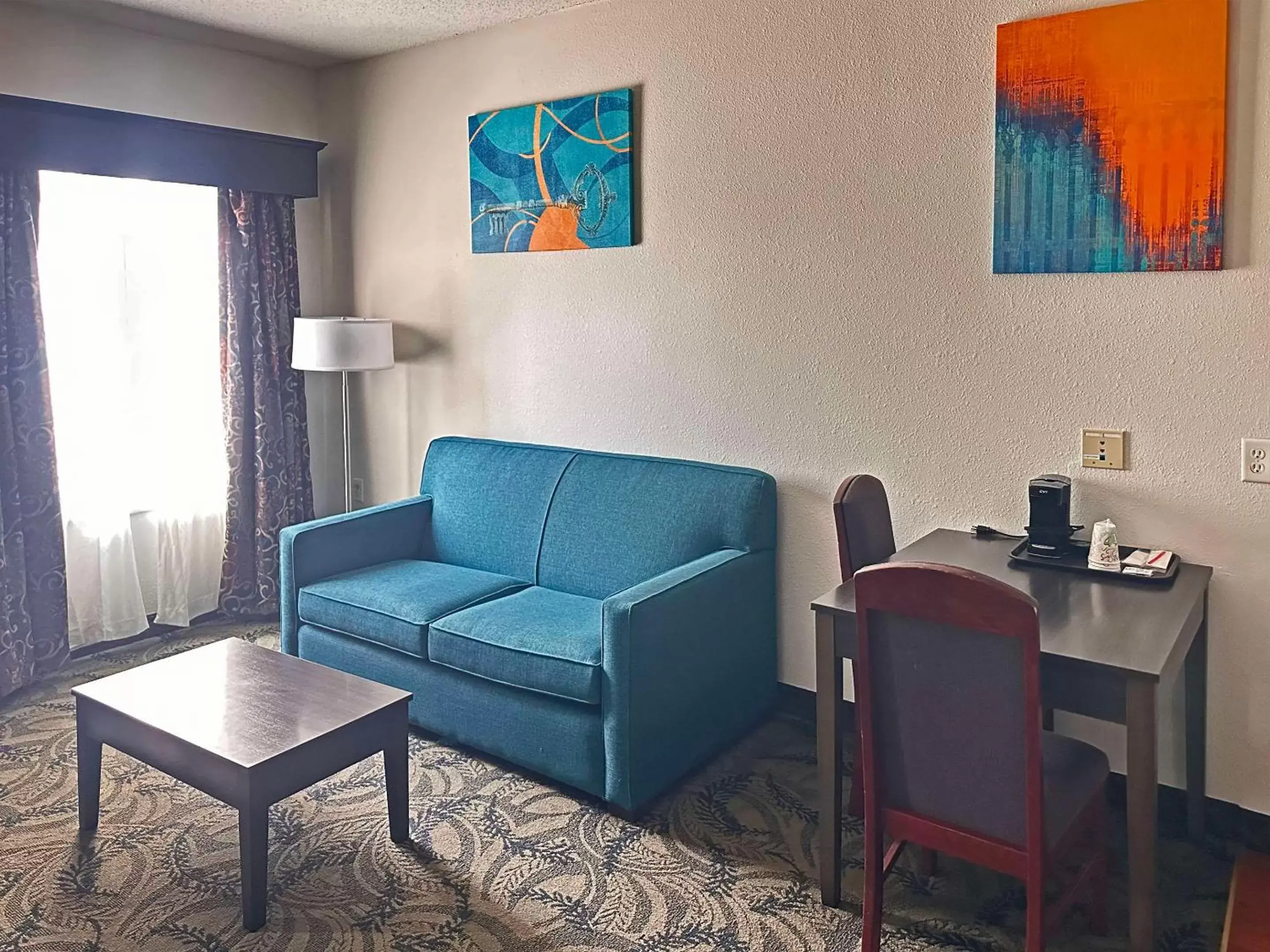 Bedroom, Seating Area in MainStay Suites Madison East