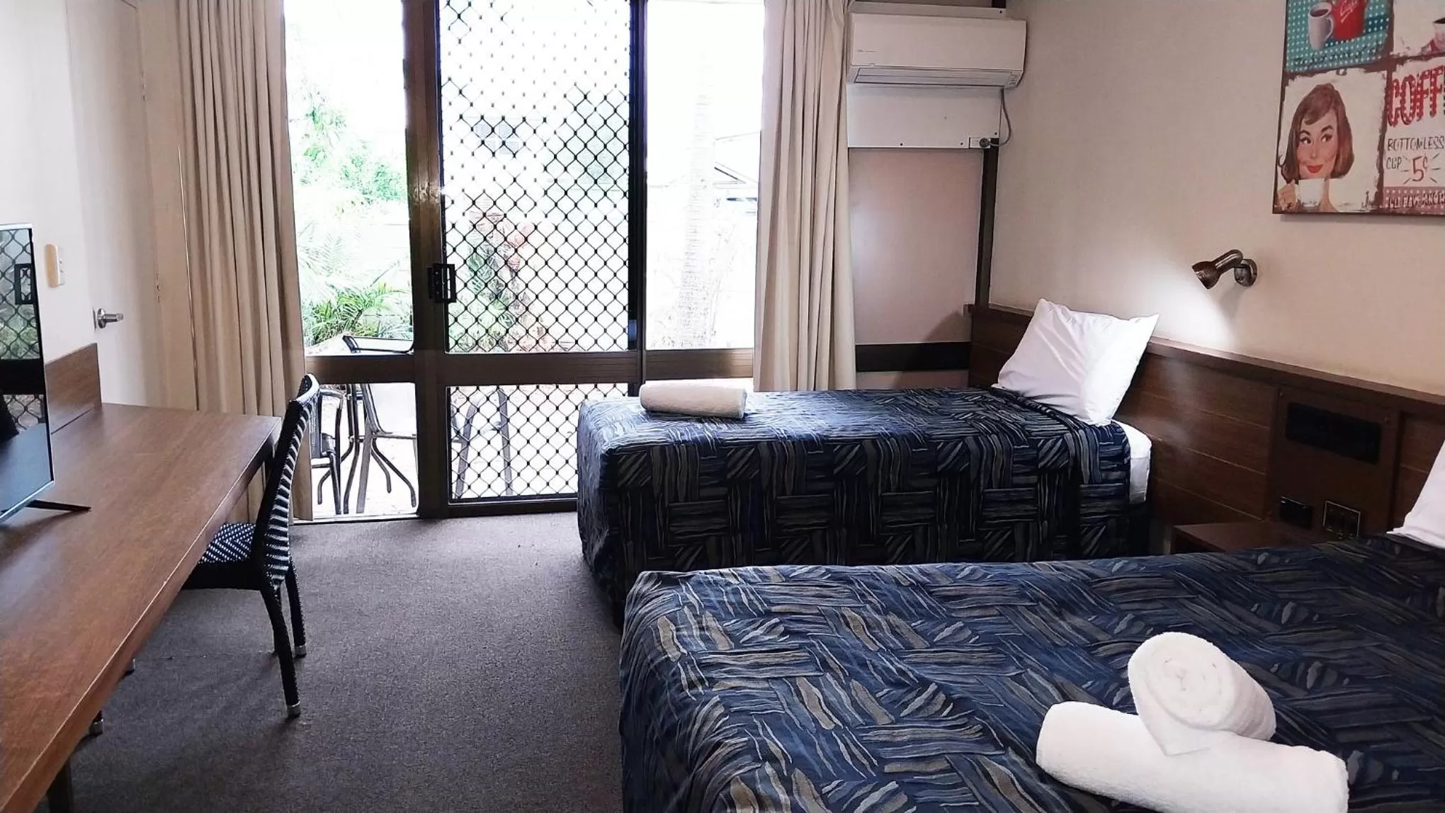 Bed in Miners Lodge Motor Inn