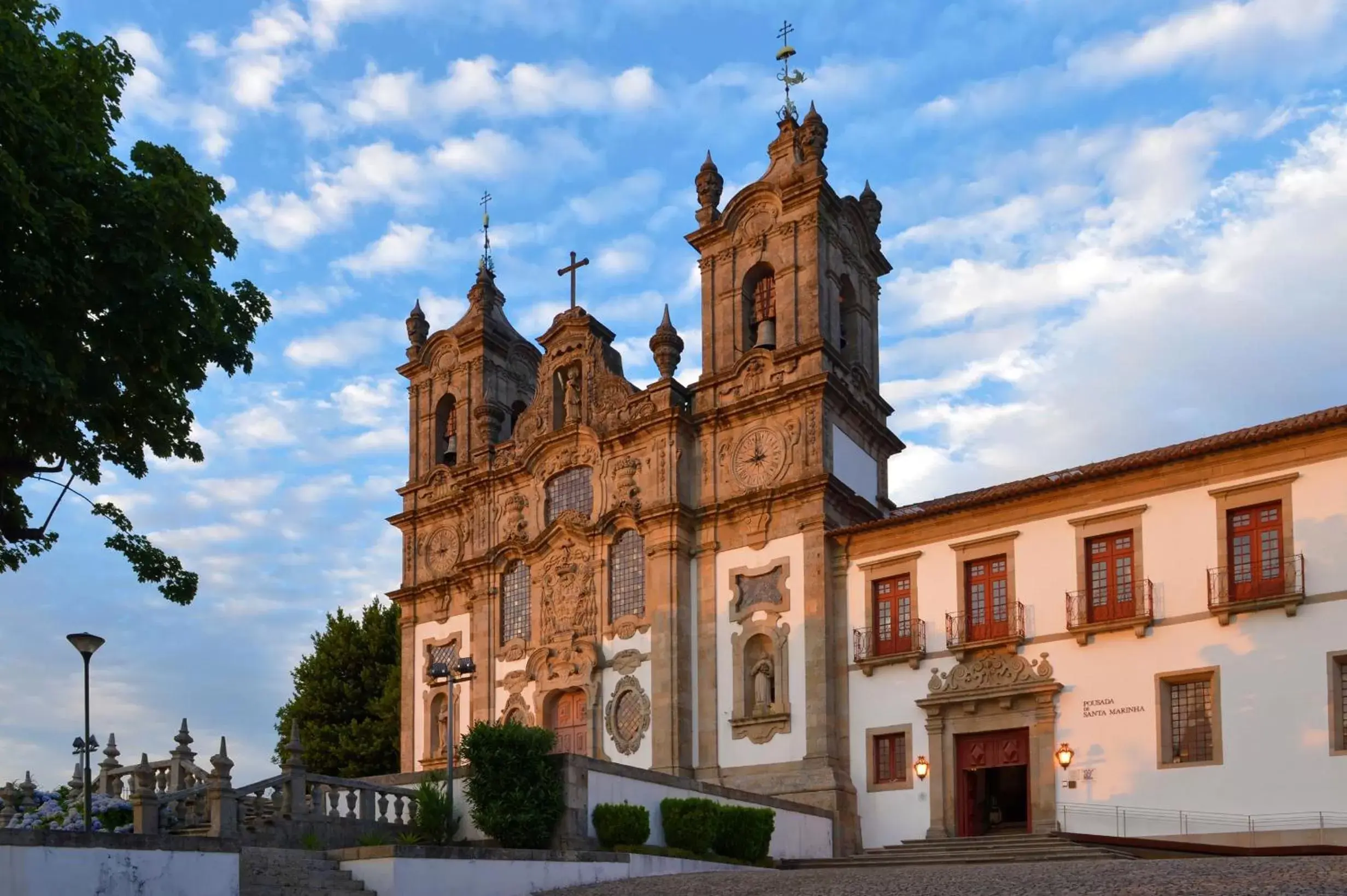 Facade/entrance in Pousada Mosteiro de Guimaraes