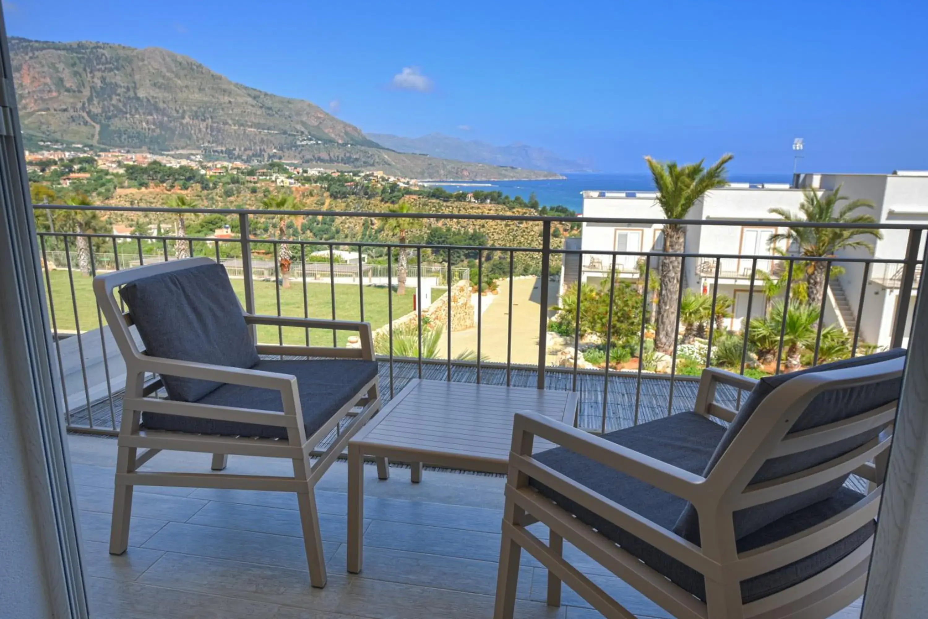 Balcony/Terrace, Mountain View in La Blanca Resort & Spa