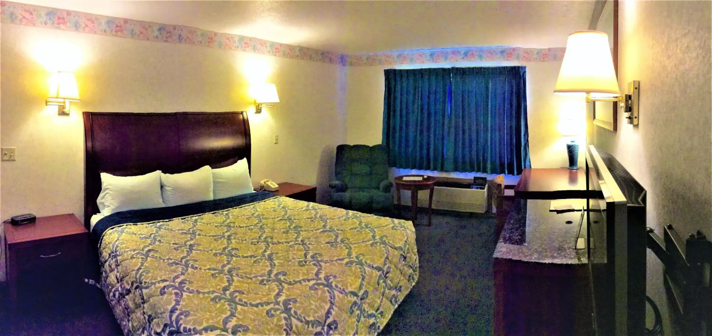 Photo of the whole room, Bed in Americas Best Value Inn Decatur, IN