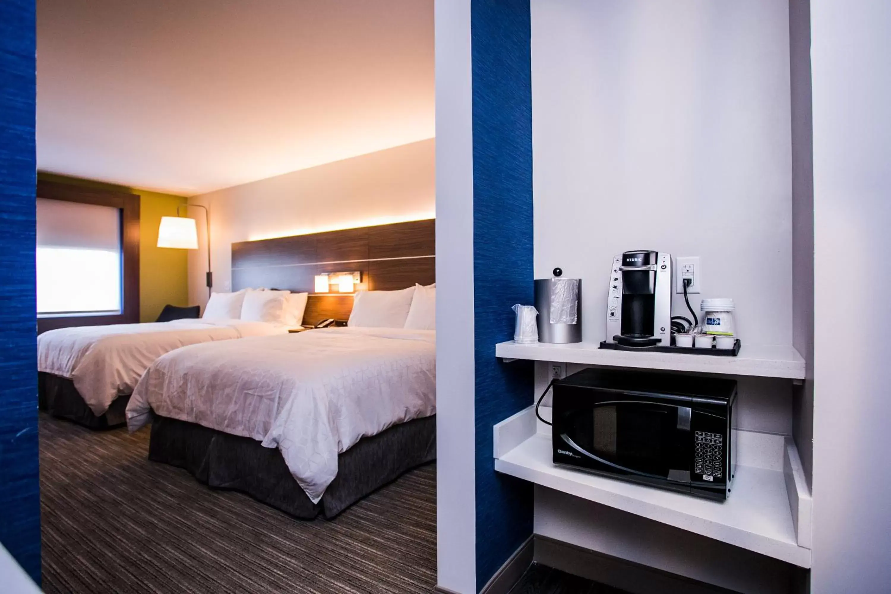 Coffee/tea facilities, Bed in Holiday Inn Express & Suites Rehoboth Beach, an IHG Hotel