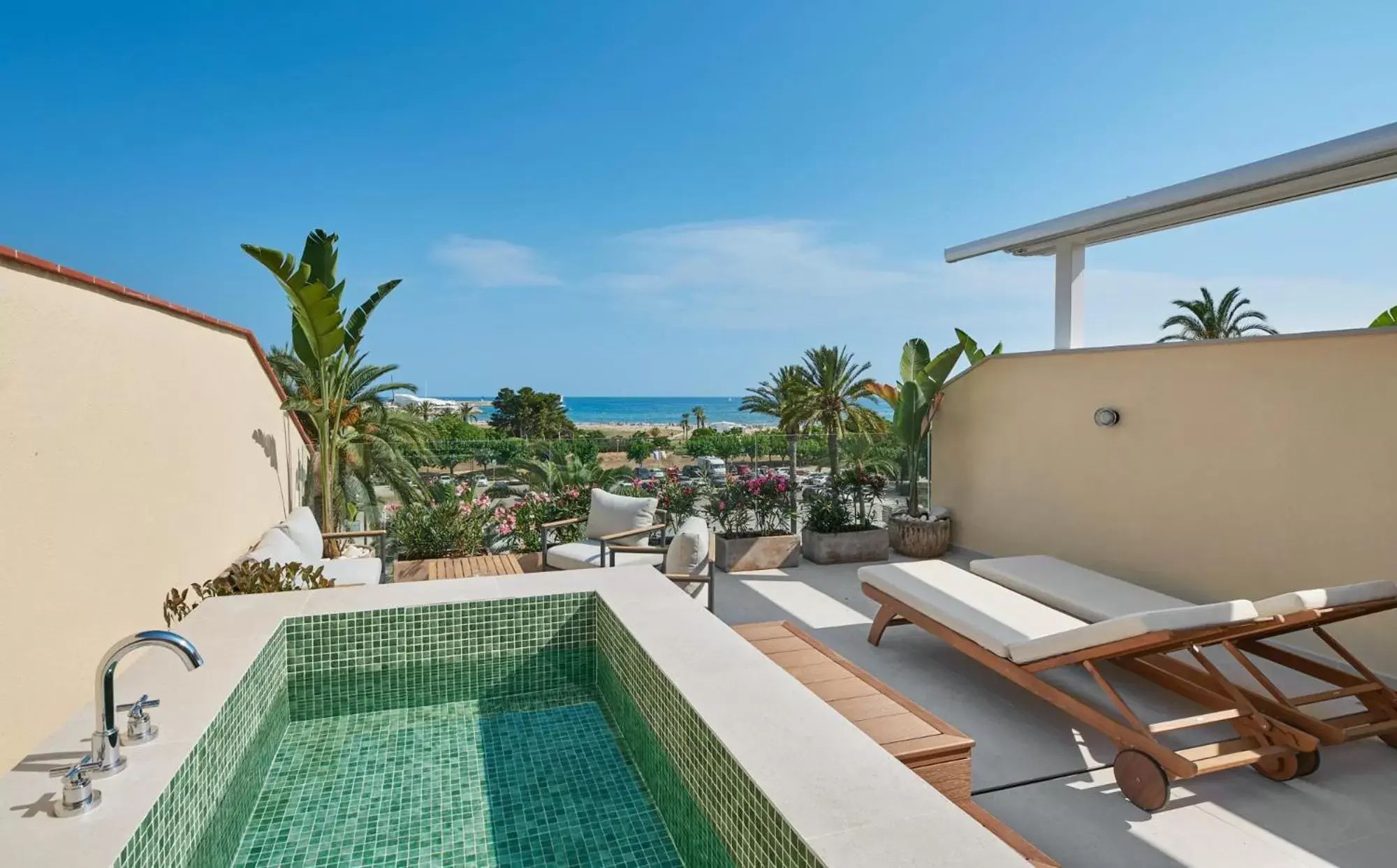 Sea view, Swimming Pool in Hotel restaurant Ceferino