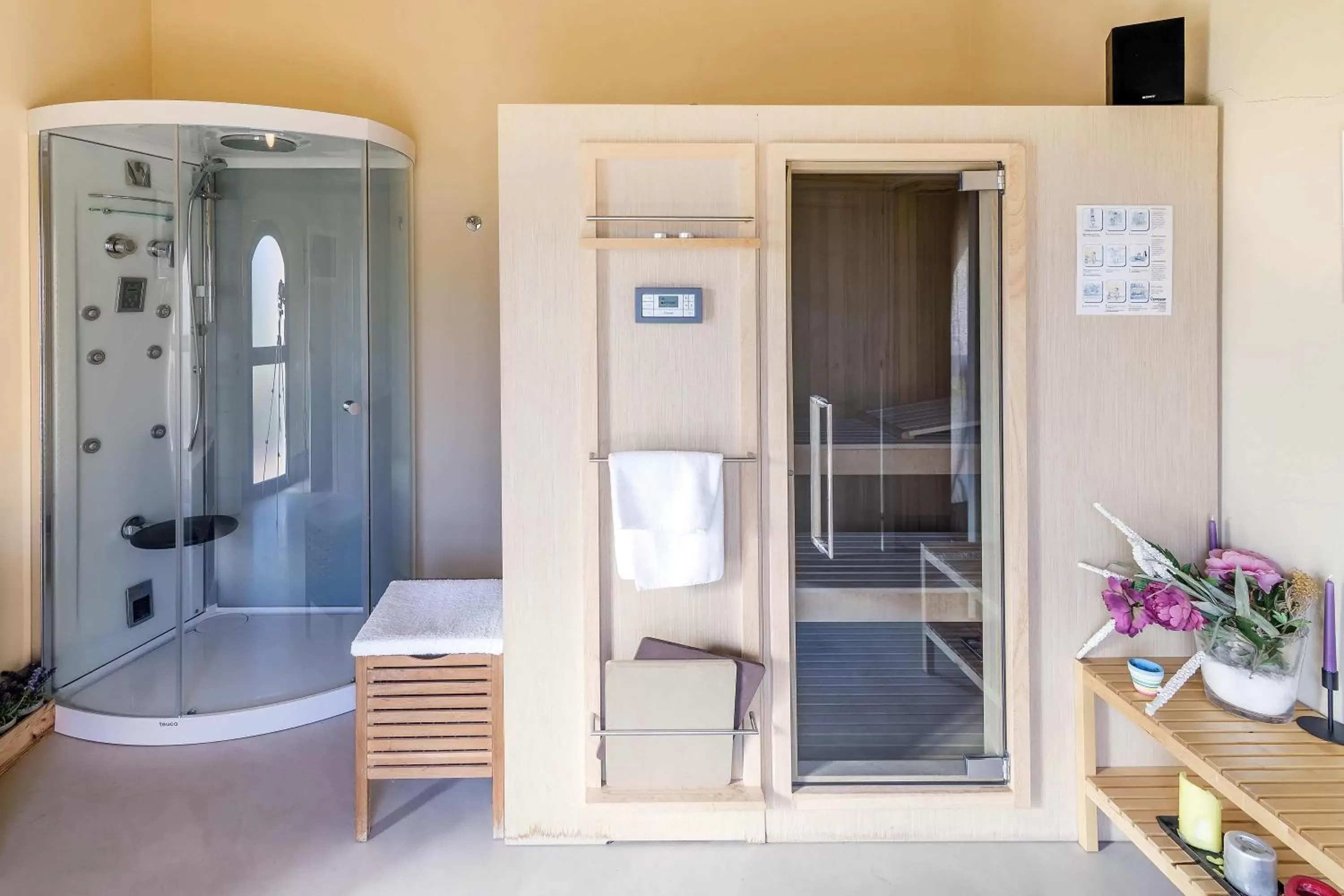 Shower, Bathroom in Le Sodole Country Resort & Golf