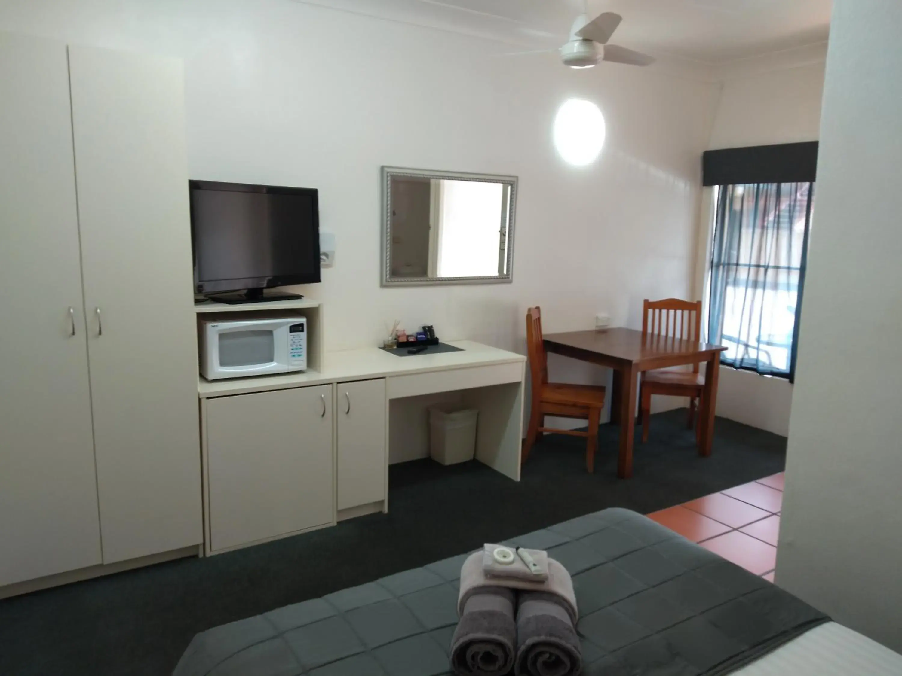 Seating area, TV/Entertainment Center in Inverell Motel