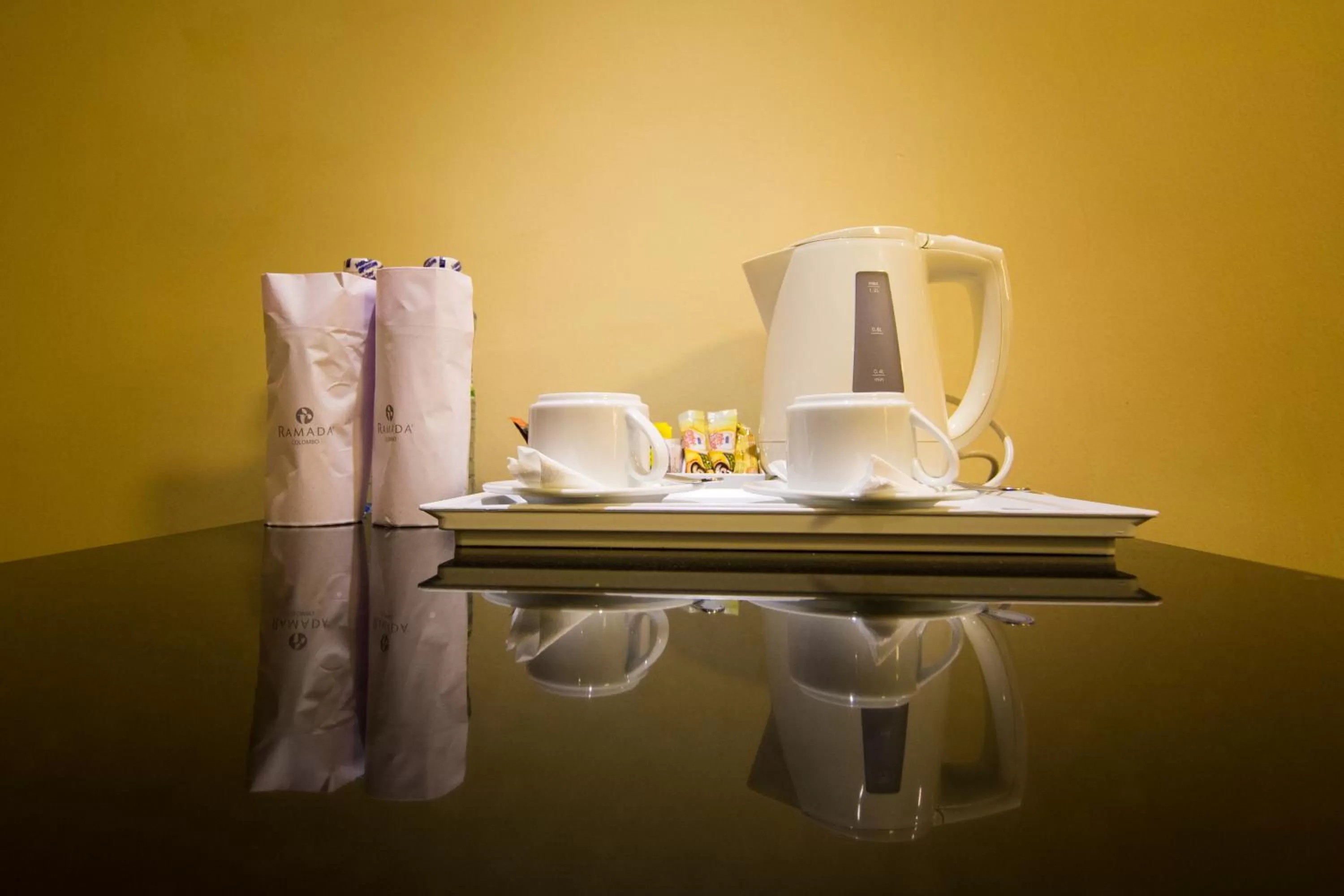 Food and drinks in Ramada Colombo