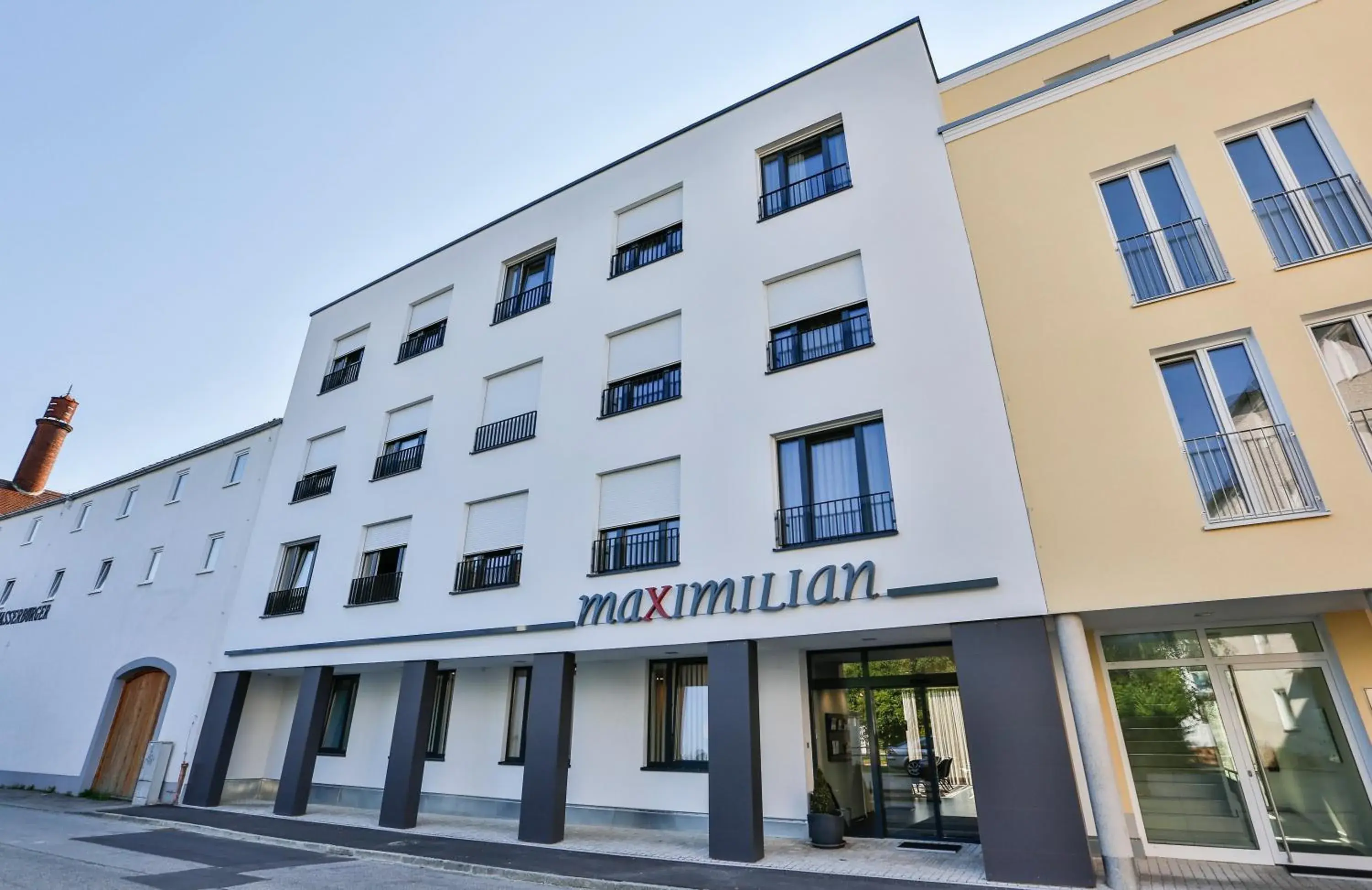 Facade/entrance, Property Building in Hotel Garni Maximilian