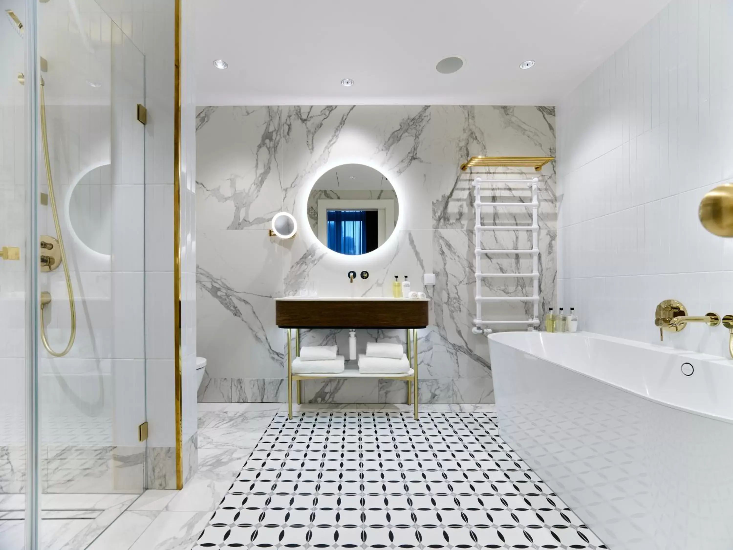 Bathroom in Hotel Altus Palace - Destigo Hotels Bathroom in Hotel Altus Palace - Destigo Hotels