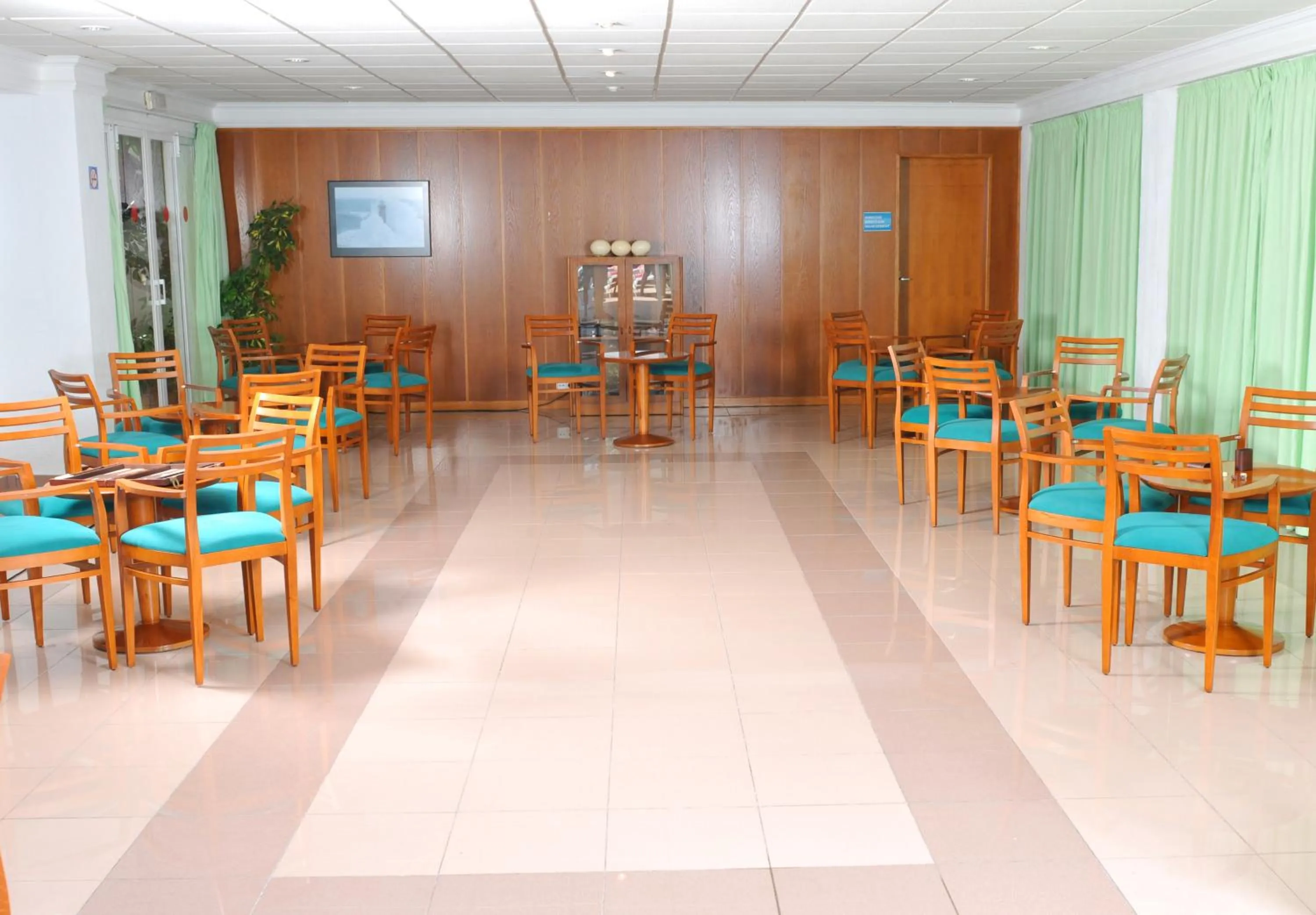 Communal lounge/ TV room in Hotel Bella Mar