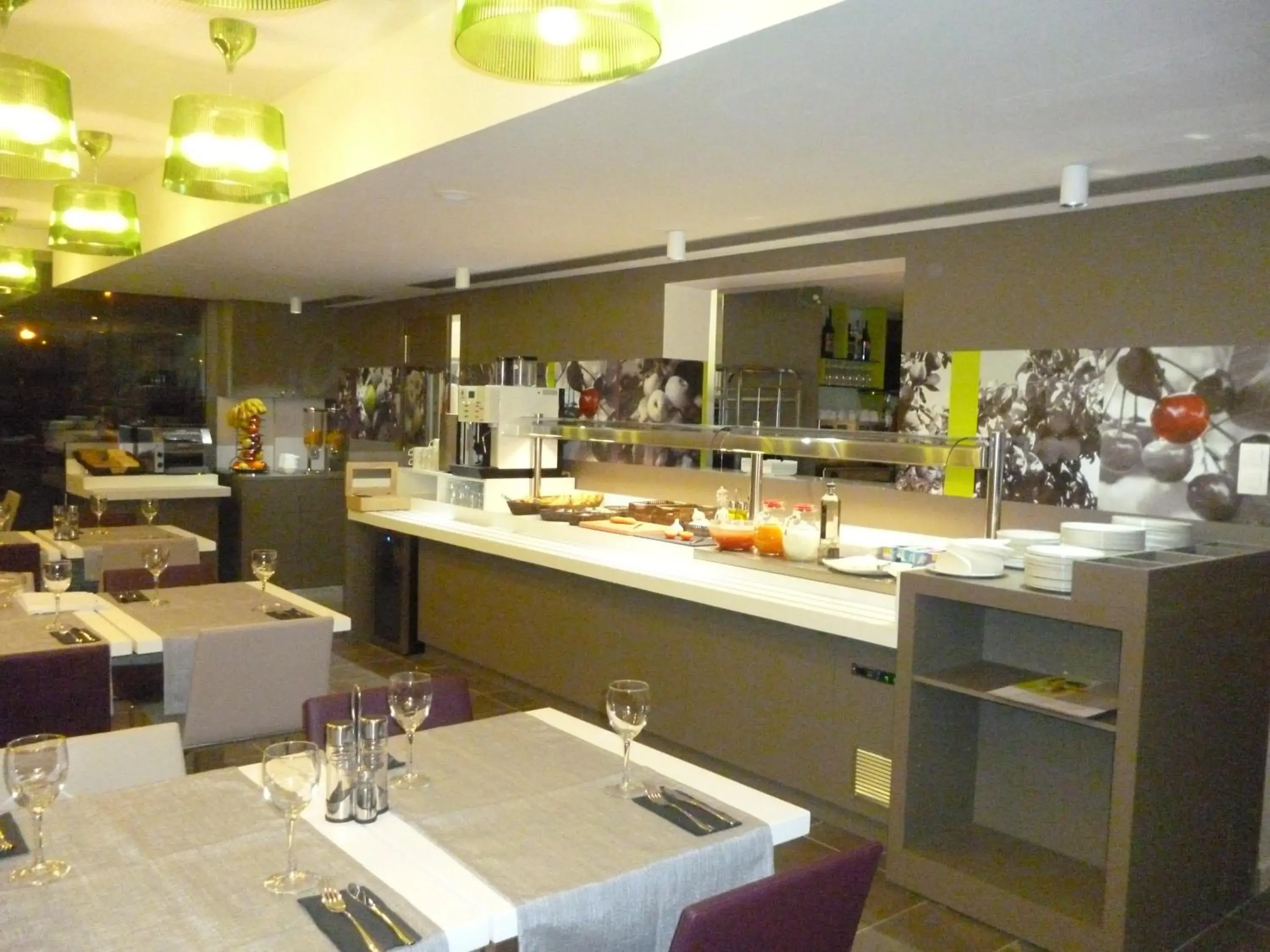 Restaurant/places to eat in Hotel Ibis Styles Lleida Torrefarrera Restaurant/places to eat in Hotel Ibis Styles Lleida Torrefarrera