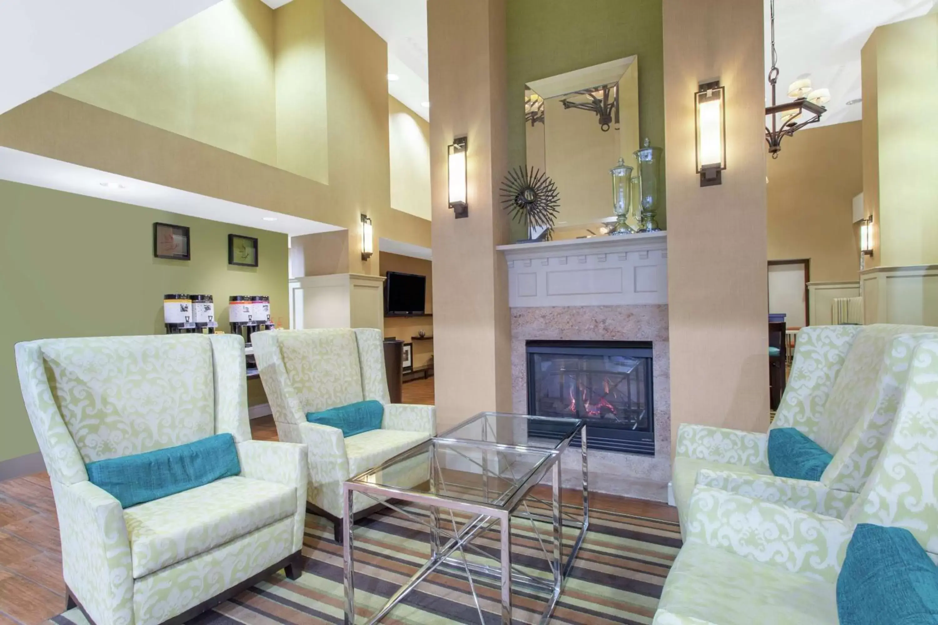 Lobby or reception, Seating Area in Hampton Inn & Suites Albany-Airport