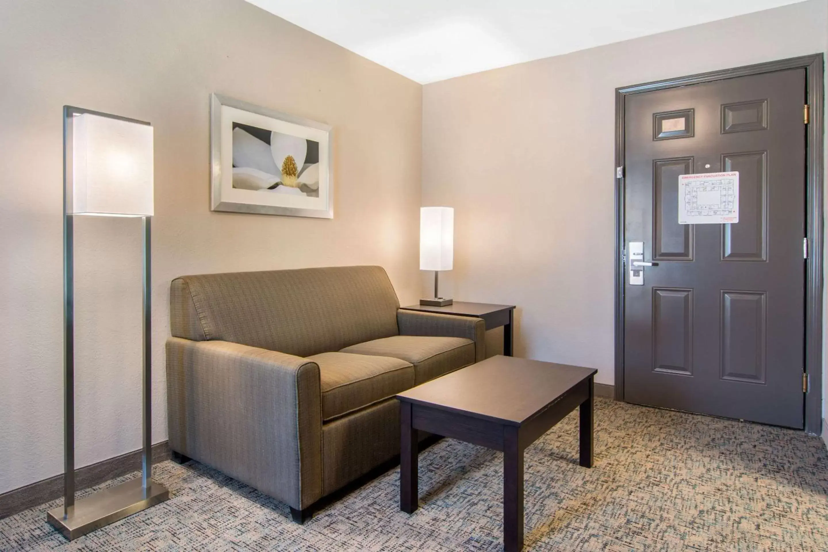 Photo of the whole room in Clarion Inn & Suites Atlanta Downtown Photo of the whole room in Clarion Inn & Suites Atlanta Downtown