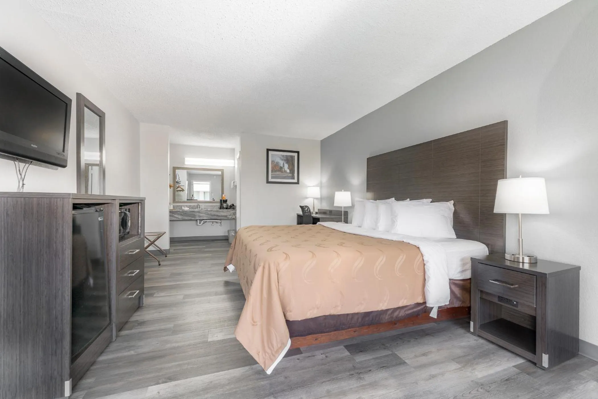 Bedroom in Quality Inn