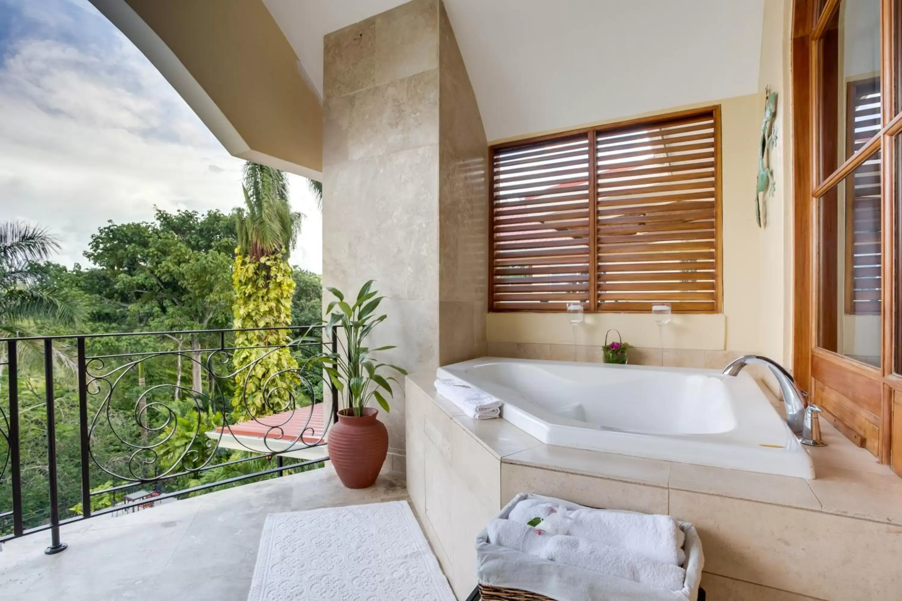 Mountain view, Bathroom in San Ignacio Resort Hotel