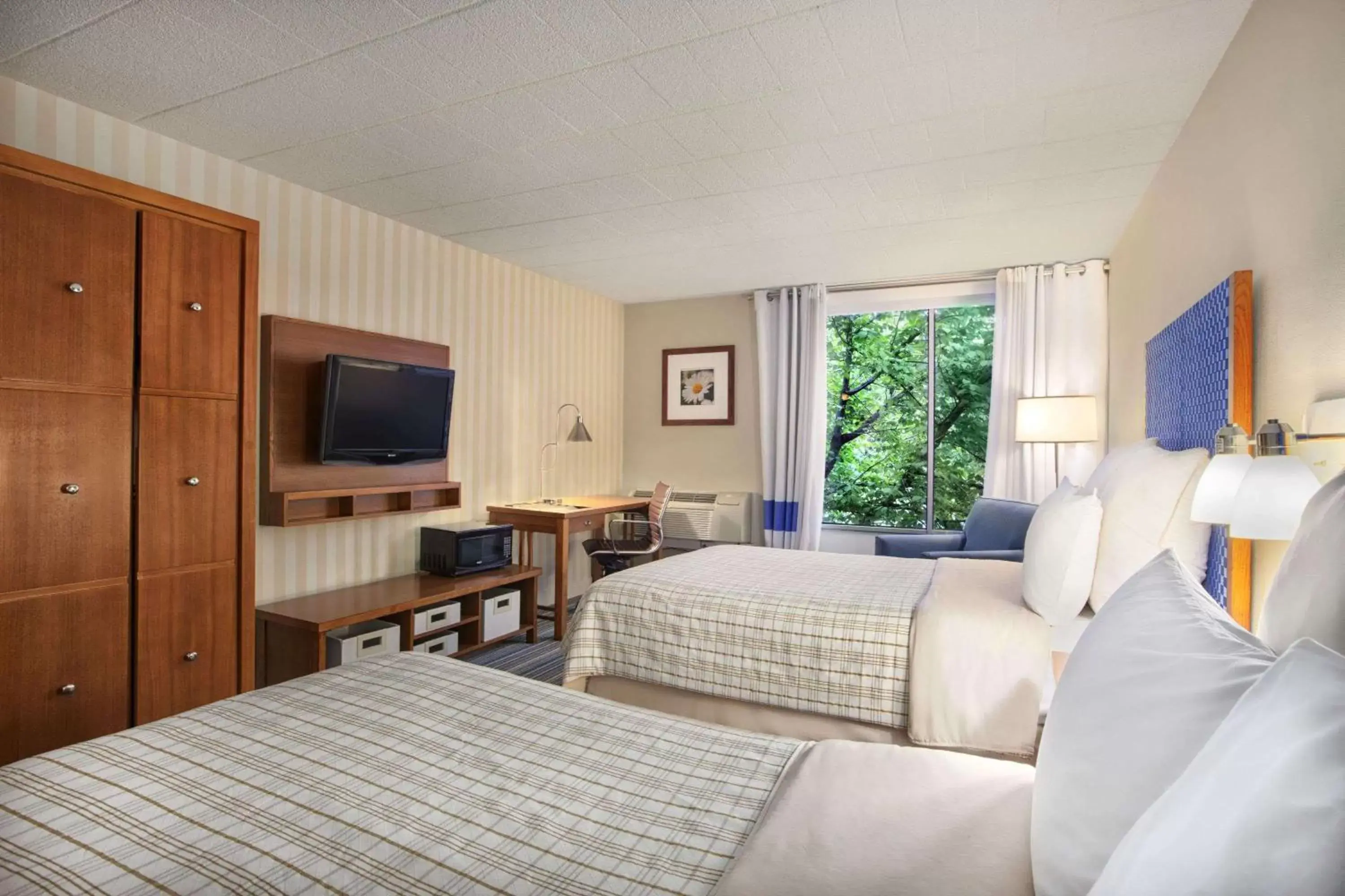 Business Two Double Bed Suite- Non-Smoking in Days Hotel by Wyndham Allentown Airport / Lehigh Valley Business Two Double Bed Suite- Non-Smoking in Days Hotel by Wyndham Allentown Airport / Lehigh Valley