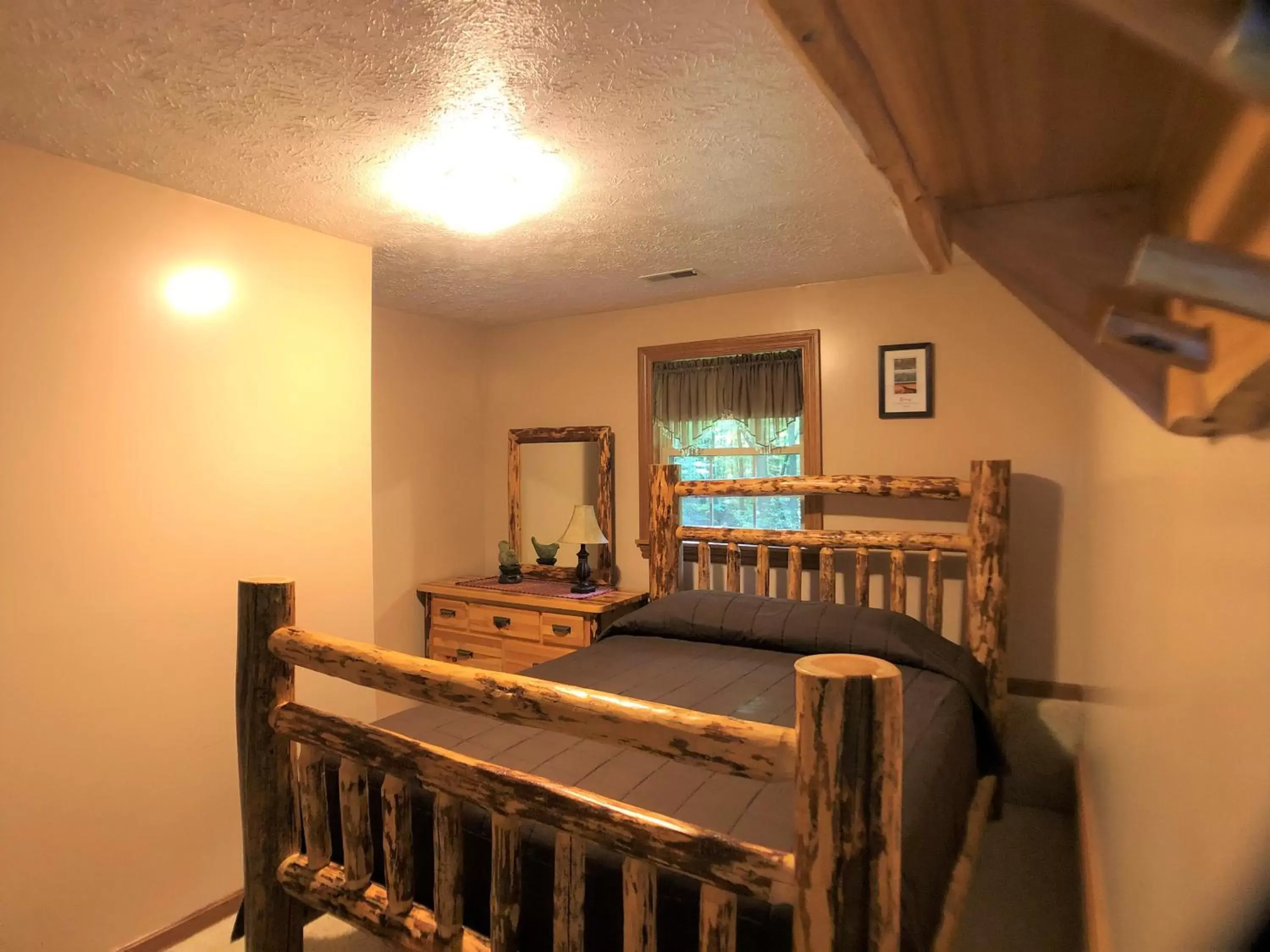 Sojourner's Lodge & Log Cabin Suites