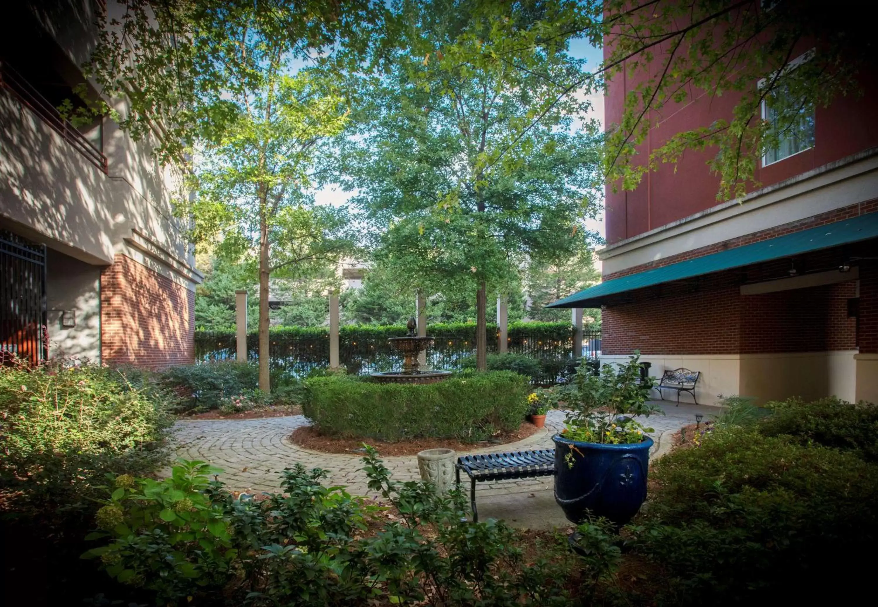 Property building, Garden in Hilton Garden Inn Athens Downtown