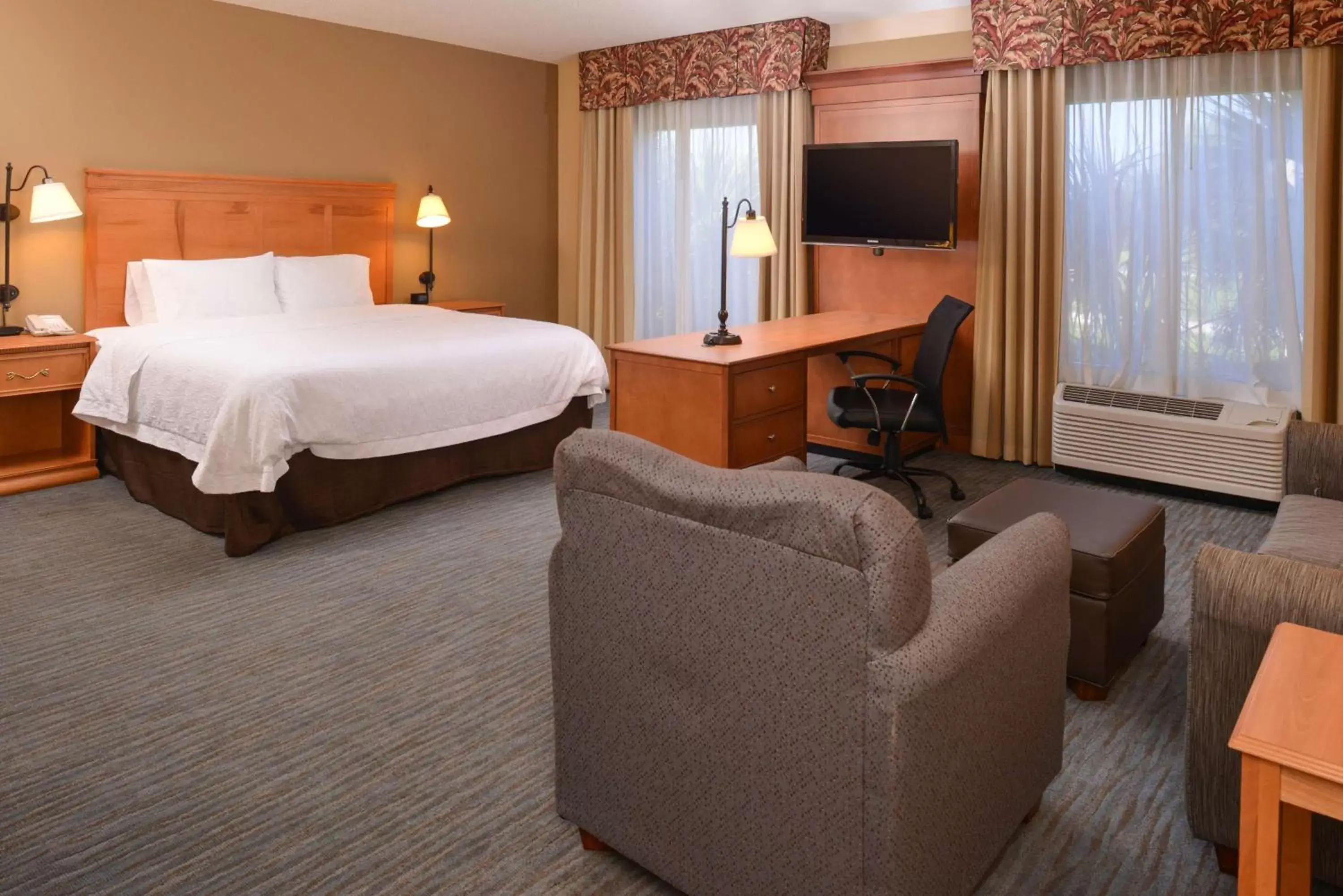 Bed in Hampton Inn & Suites Tampa-East/Casino/Fairgrounds