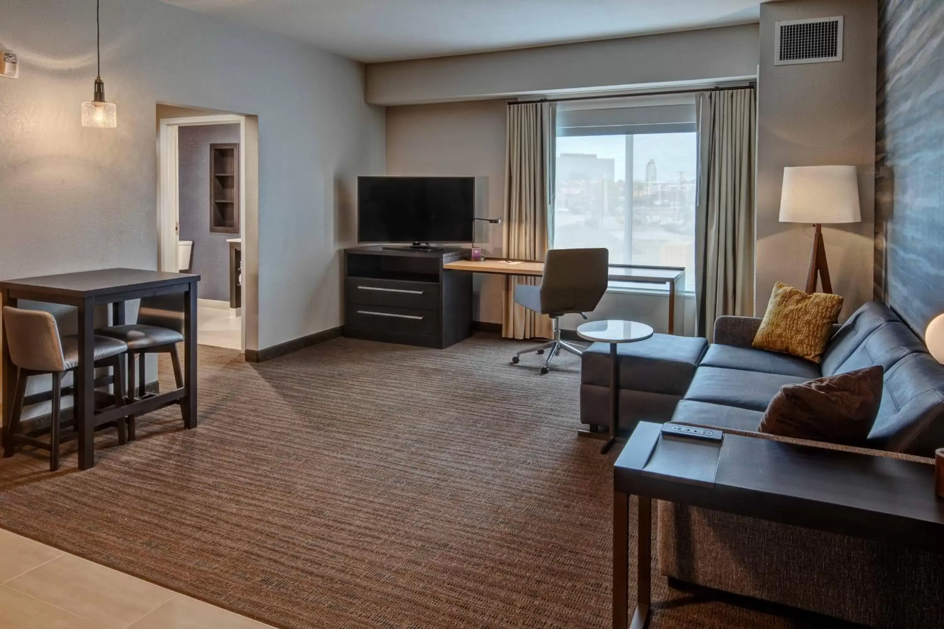 Bedroom, Seating Area in Residence Inn by Marriott Tulsa Midtown