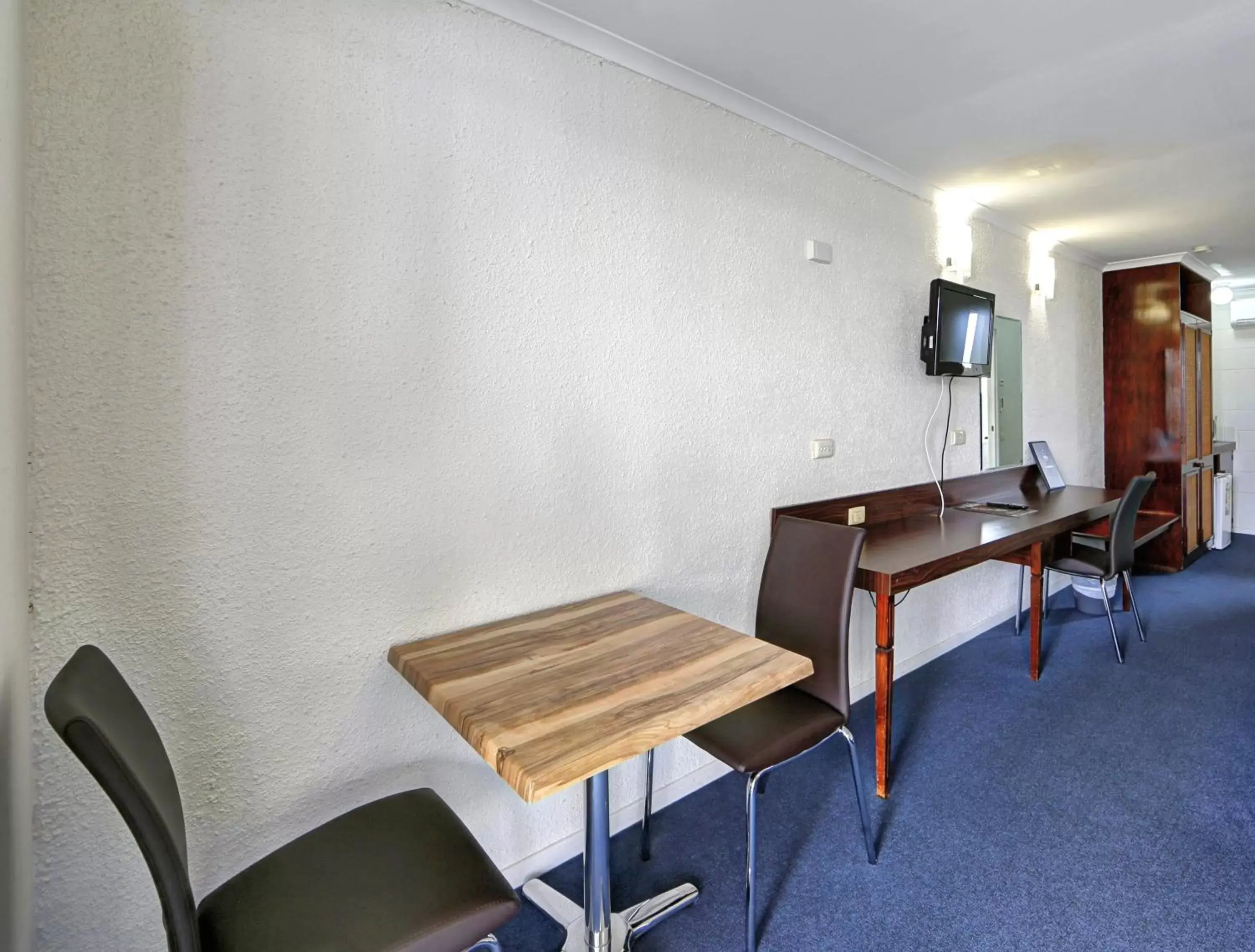 TV and multimedia, Seating Area in Alexandra Park Motor Inn