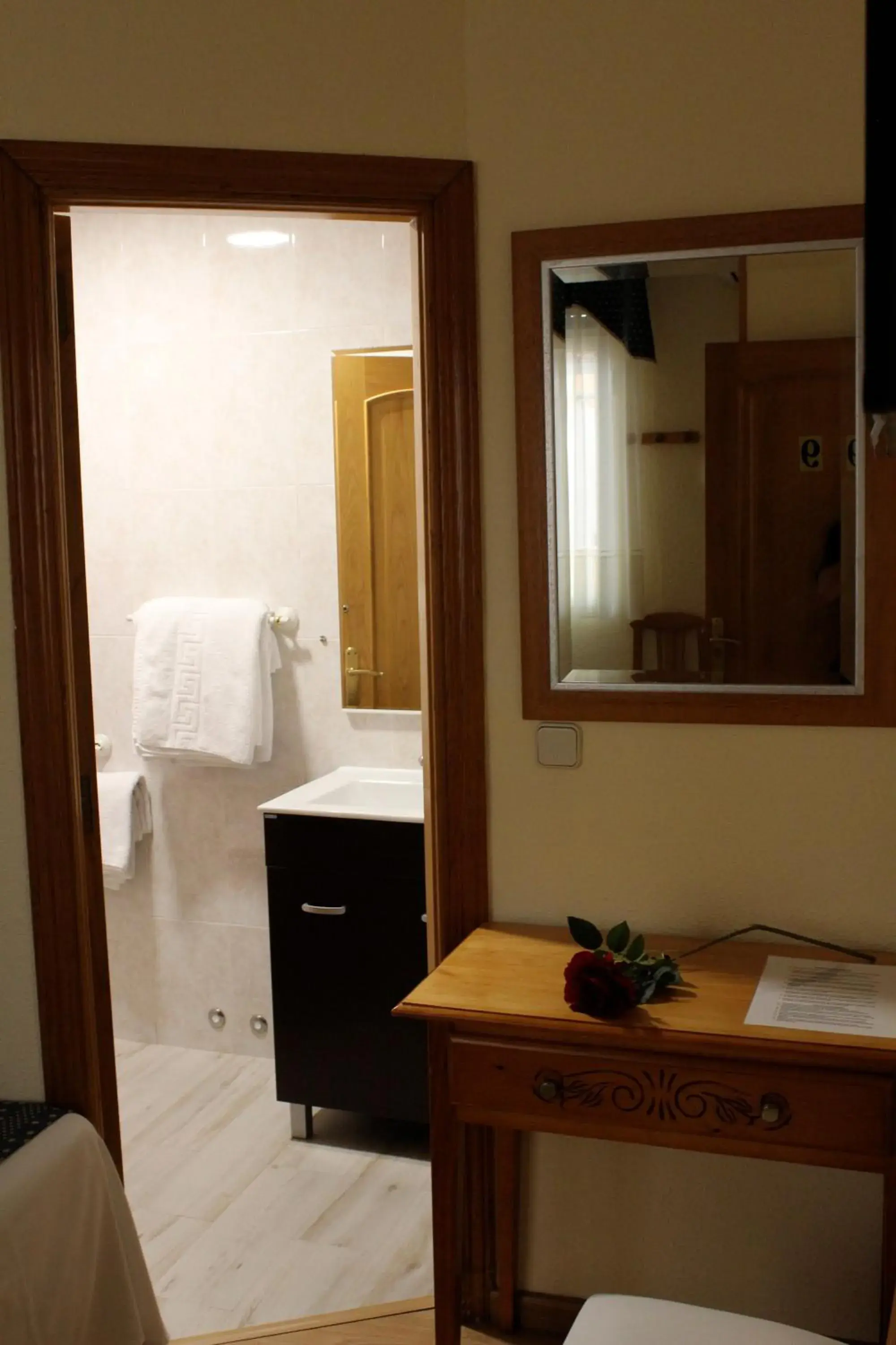 Bathroom, Coffee/Tea Facilities in Hotel Cuatro Caños