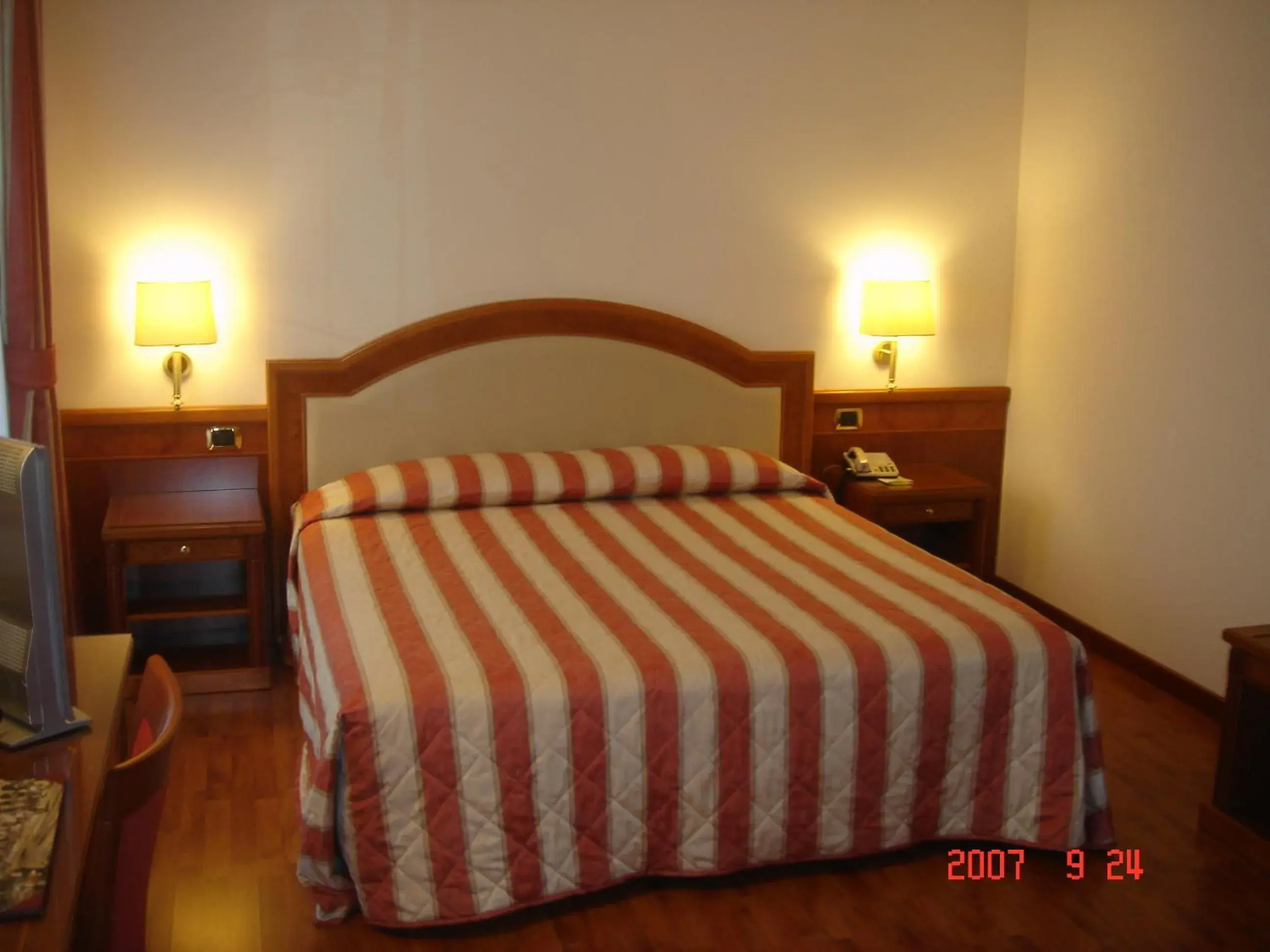 Bed in Albergo Corona