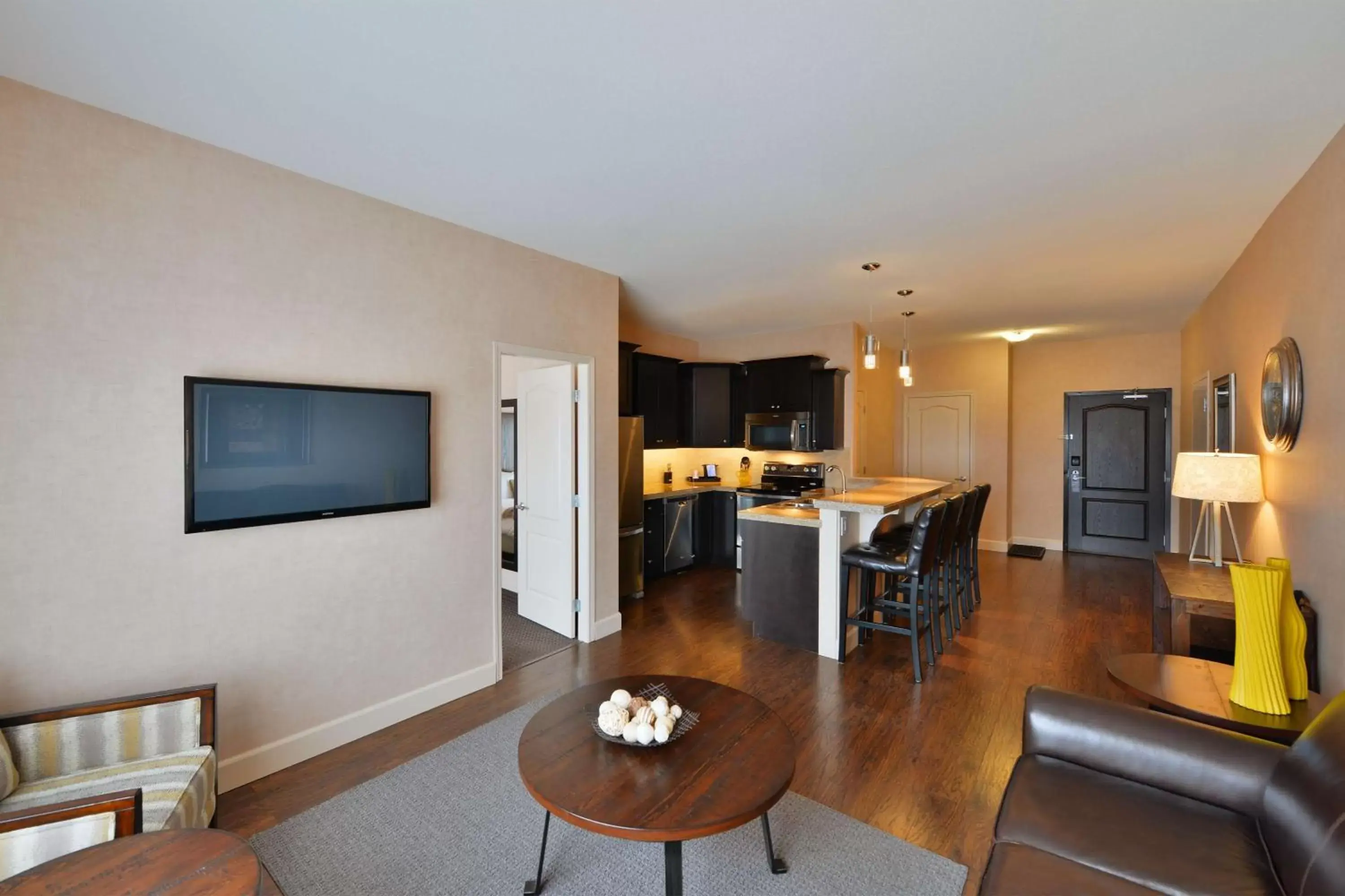 Photo of the whole room, TV/Entertainment Center in Best Western Cranbrook Hotel