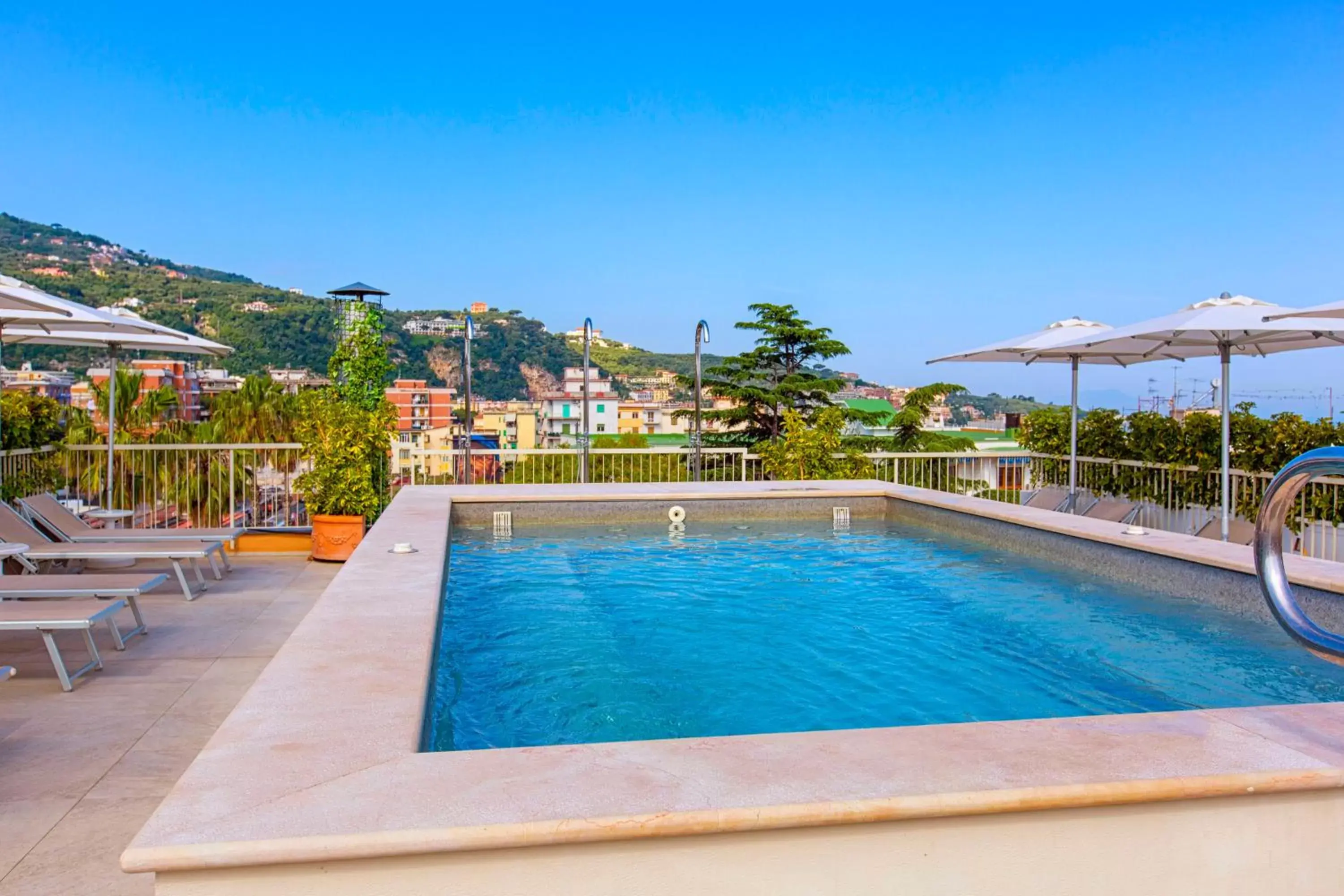 Solarium, Swimming Pool in Hotel Michelangelo