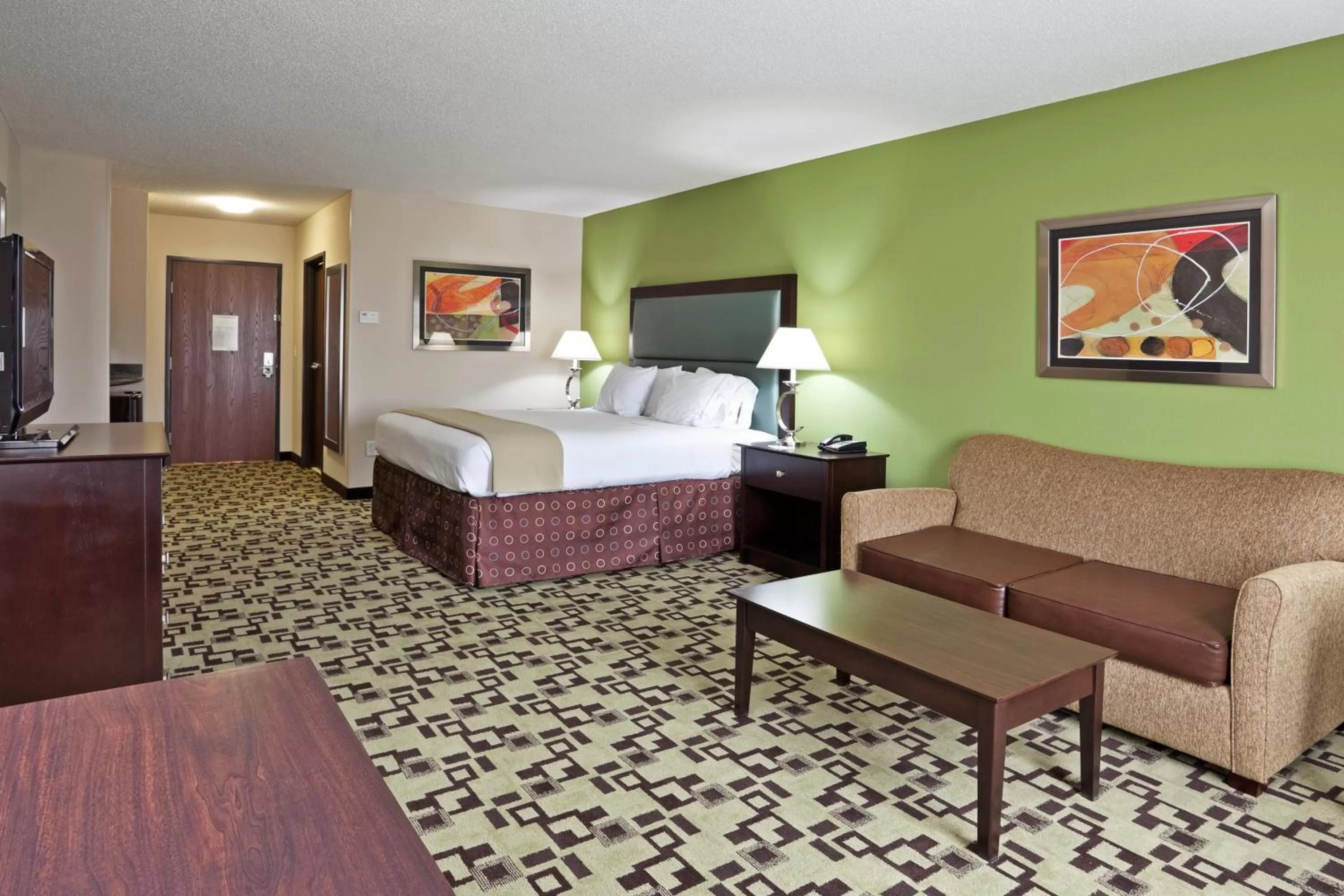 Photo of the whole room, Bed in Holiday Inn Express Troutville-Roanoke North by IHG