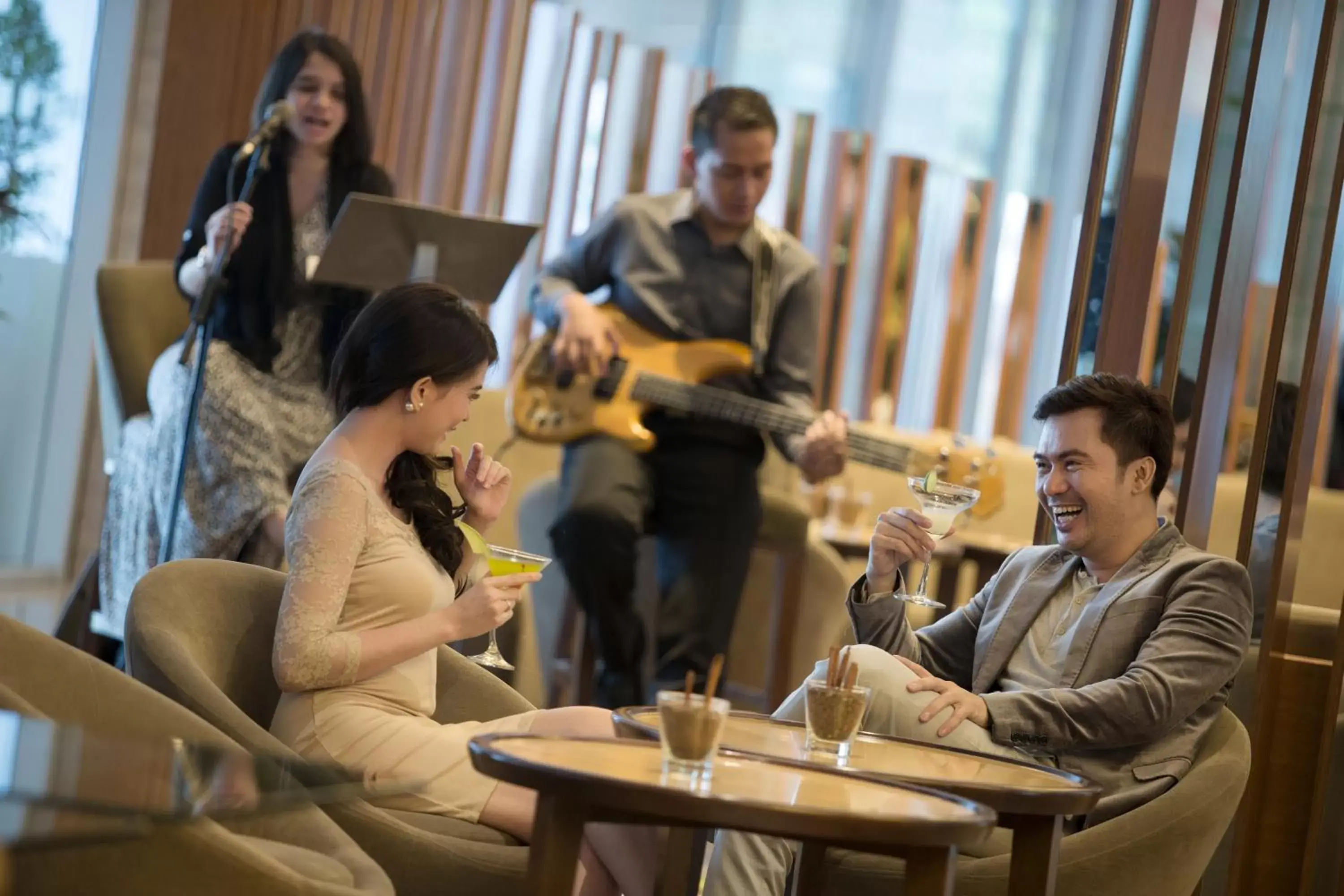 Lounge or bar in Holiday Inn Jakarta Kemayoran, an IHG Hotel