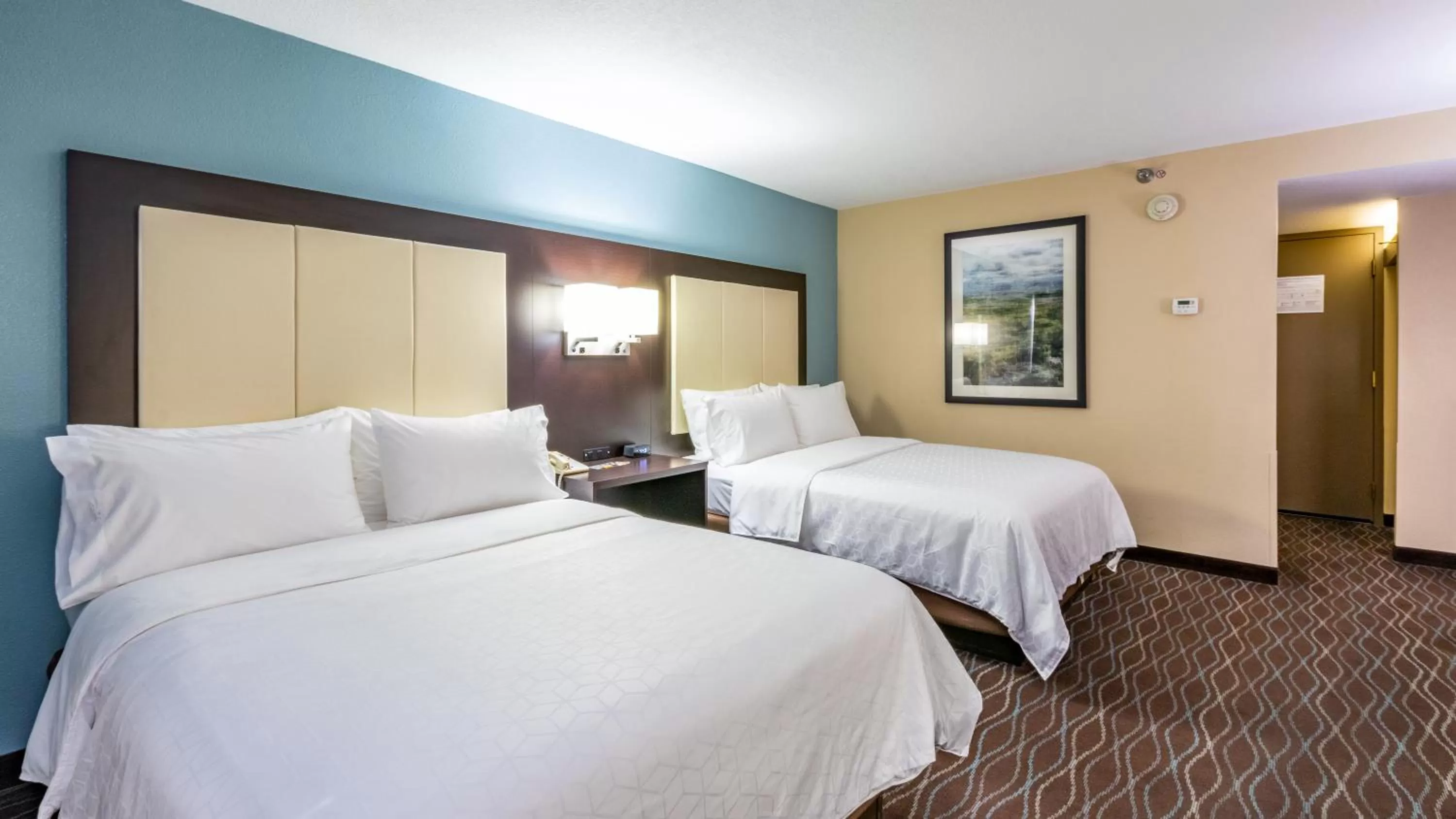 Bed in Holiday Inn Express Boise Downtown by IHG