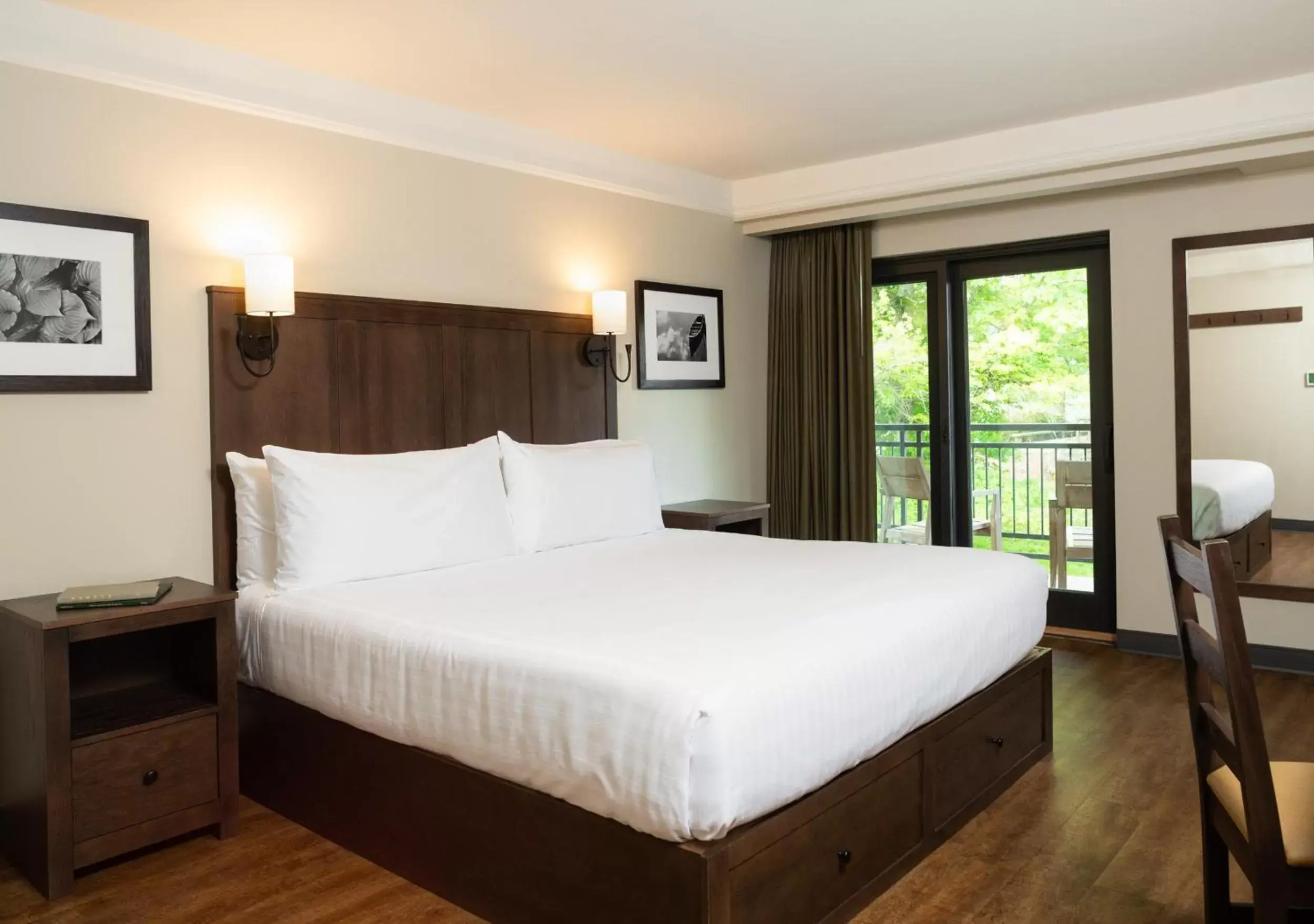 Bedroom, Bed in Kanuga Inn & Lodging