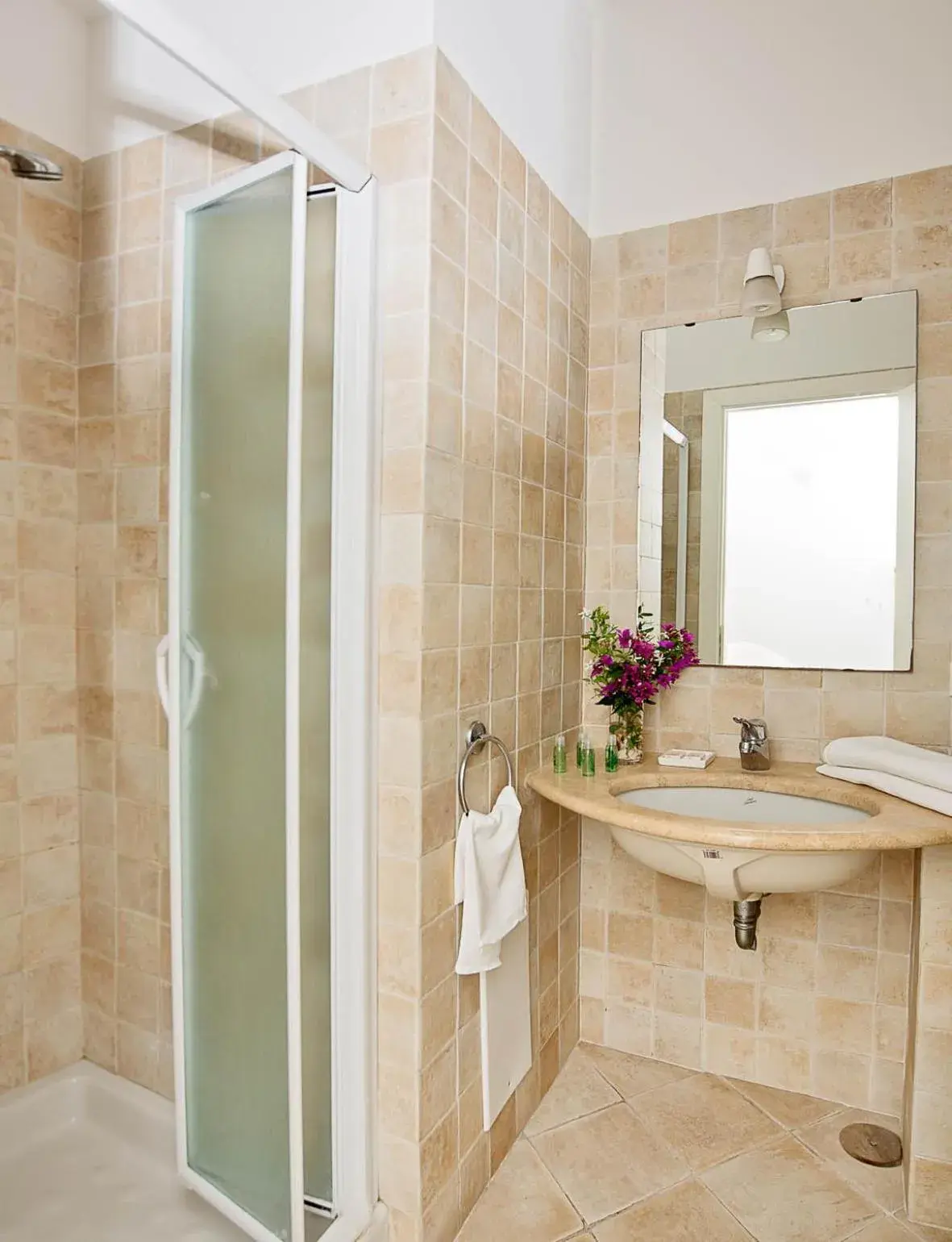 Bathroom in Hotel La Tosca