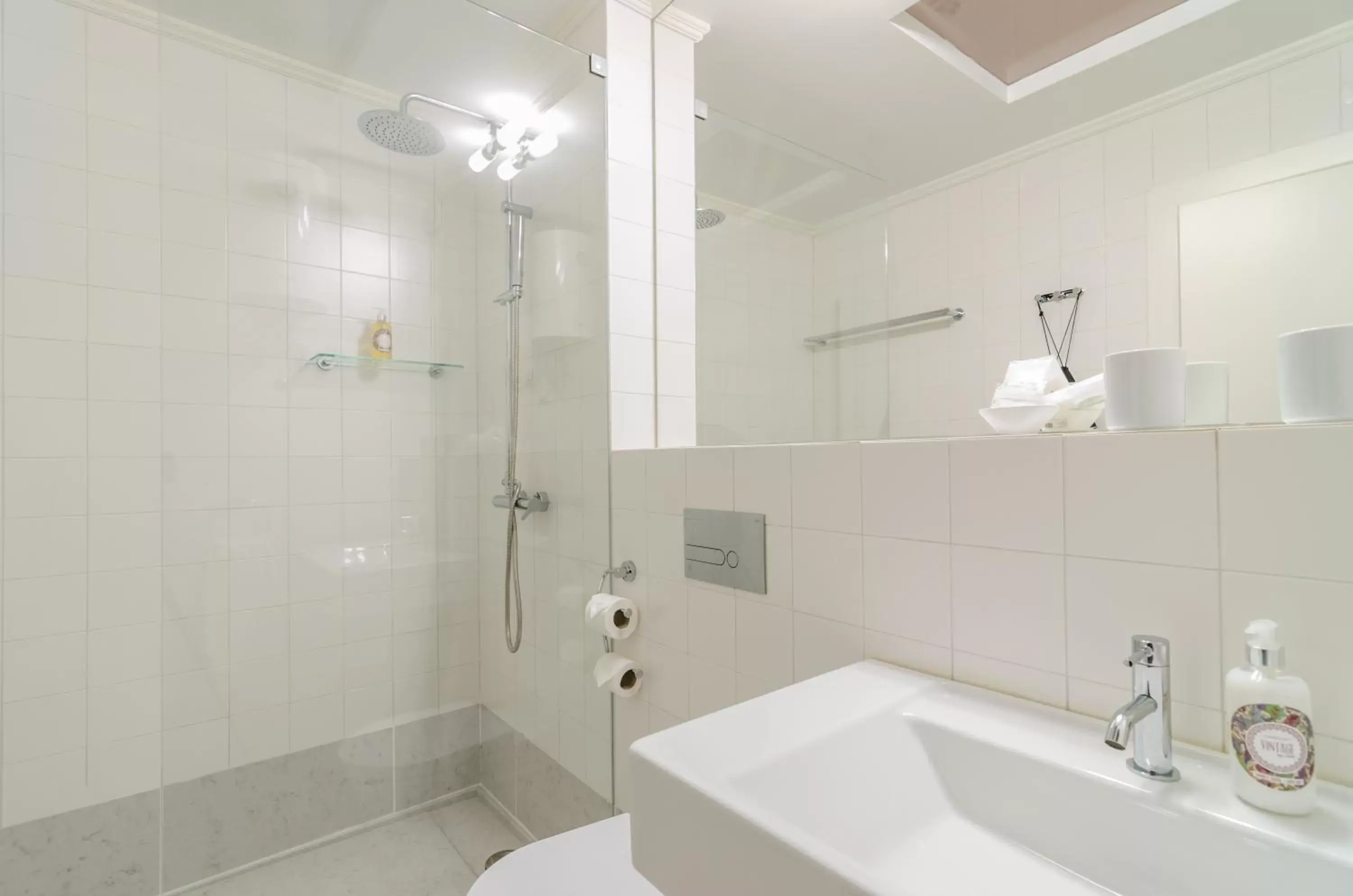 Shower, Bathroom in Casa Morgado Esporao