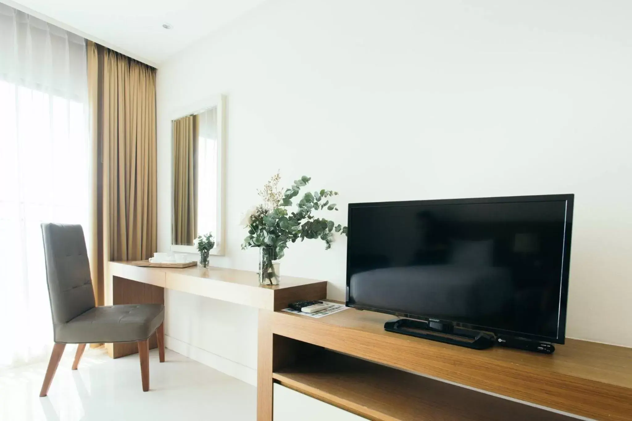 TV and multimedia, TV/Entertainment Center in Thomson Hotel Huamark
