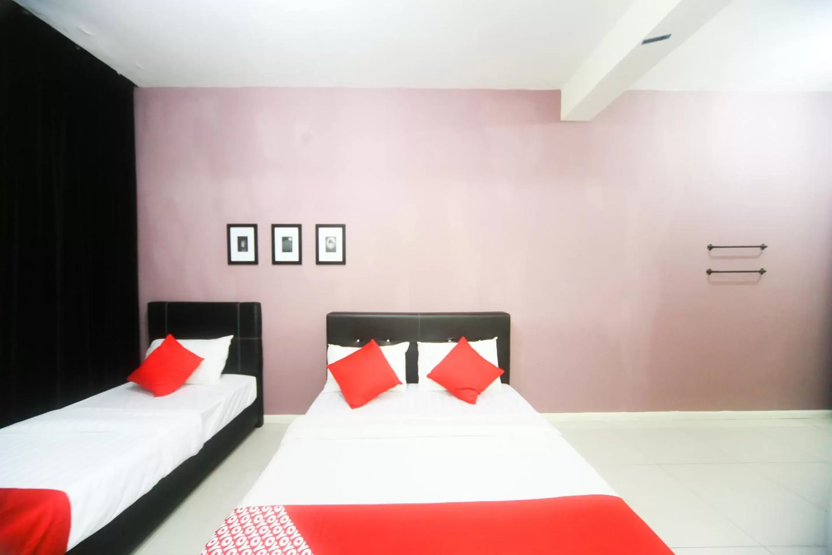 Photo of the whole room, Bed in OYO 777 Epal Hotel