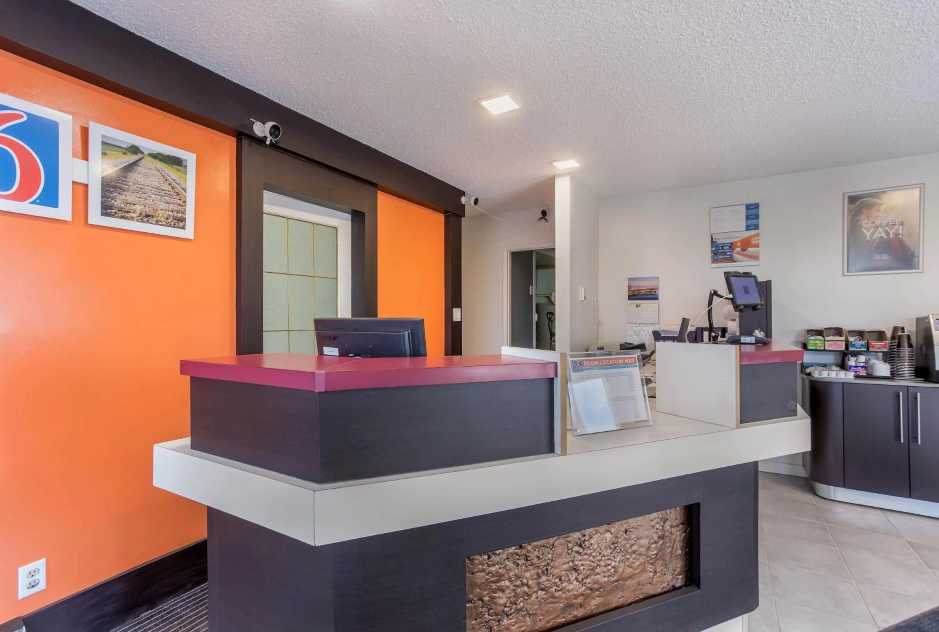 Lobby or reception in Motel Bo-Camrose, AB