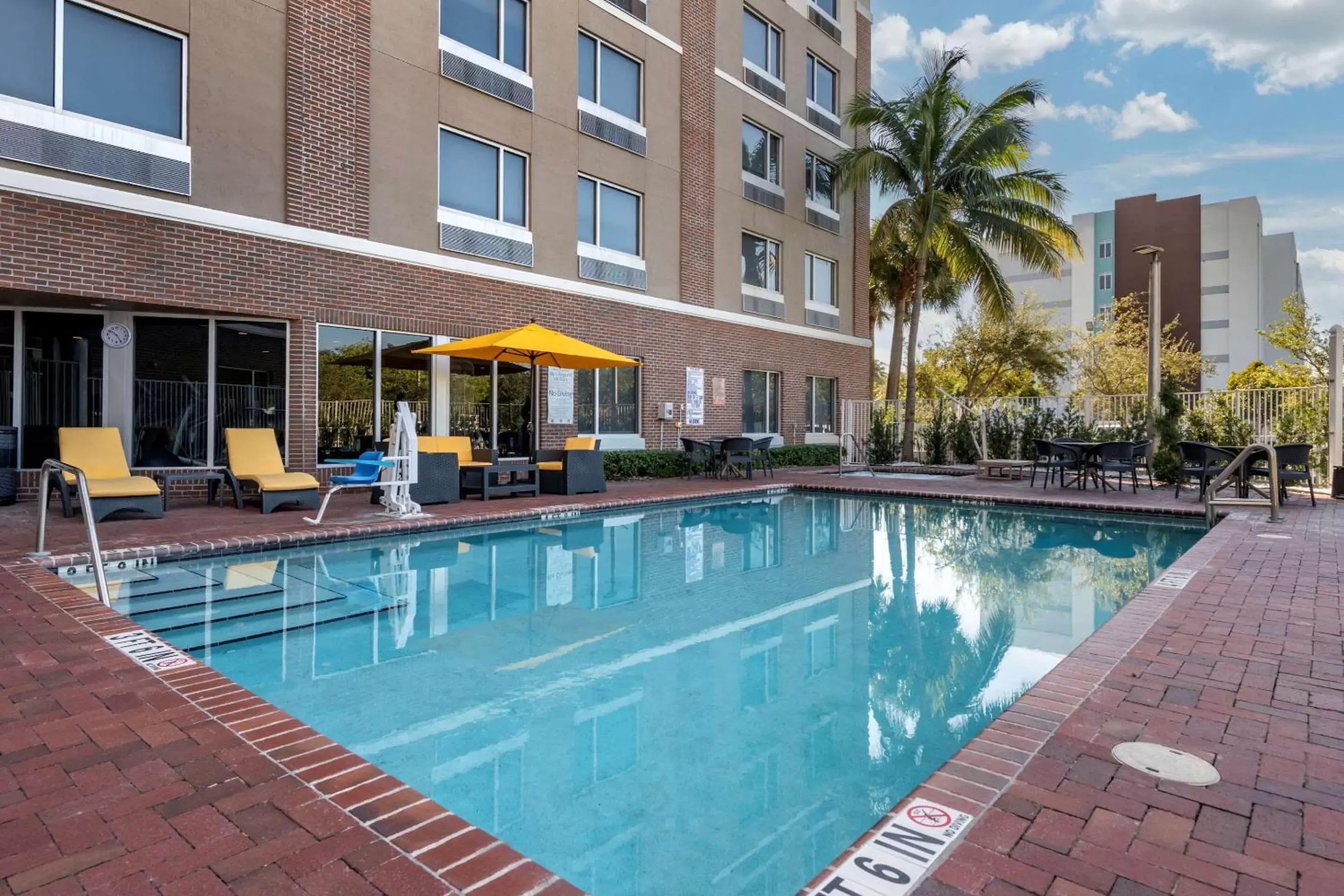 Swimming Pool in Cambria Hotel Ft Lauderdale, Airport South & Cruise Port