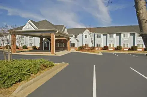 Day, Property Building in America's Best Value Inn & Suites-McDonough