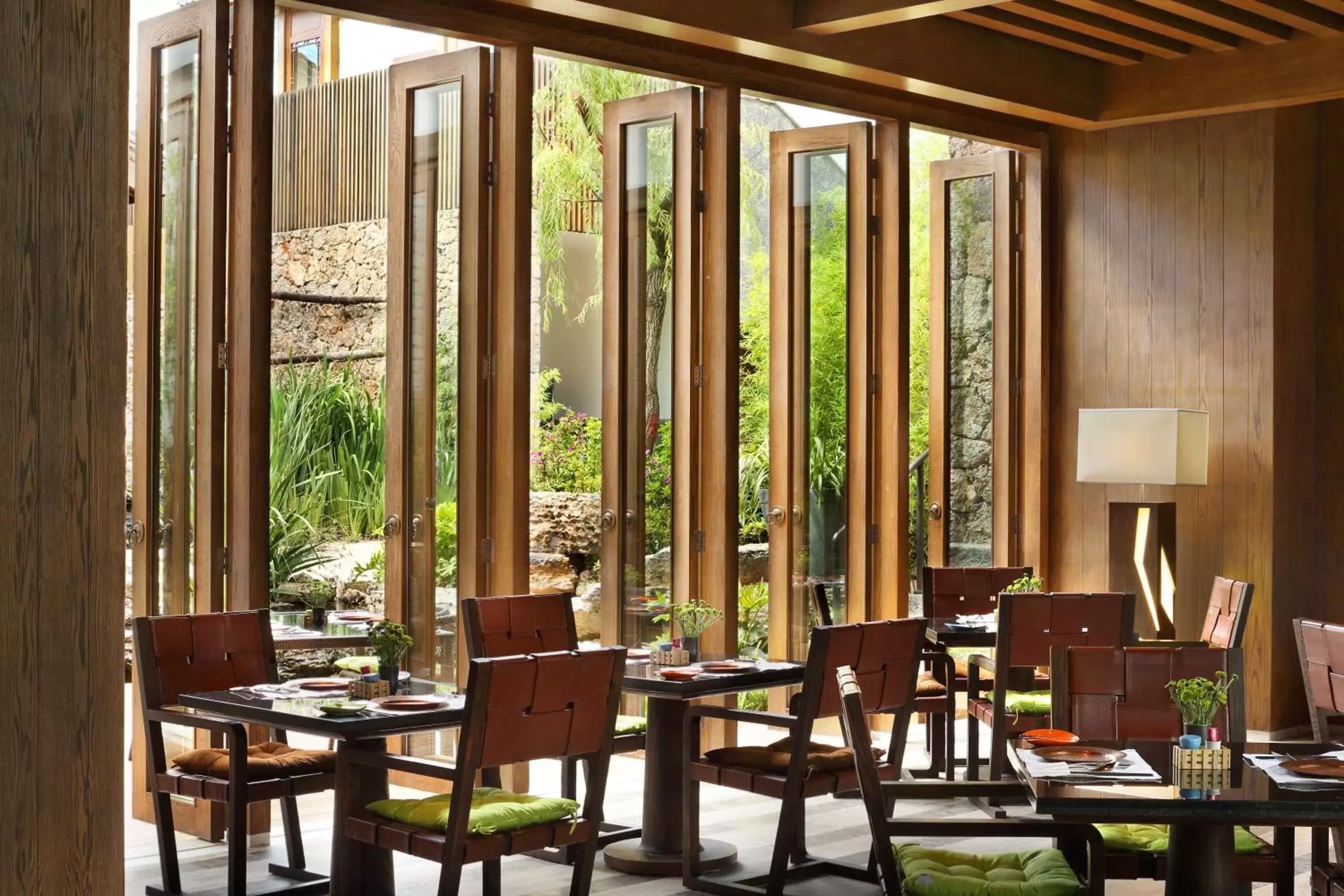 Restaurant/Places to Eat in Hotel Indigo Lijiang Ancient Town, an IHG Hotel