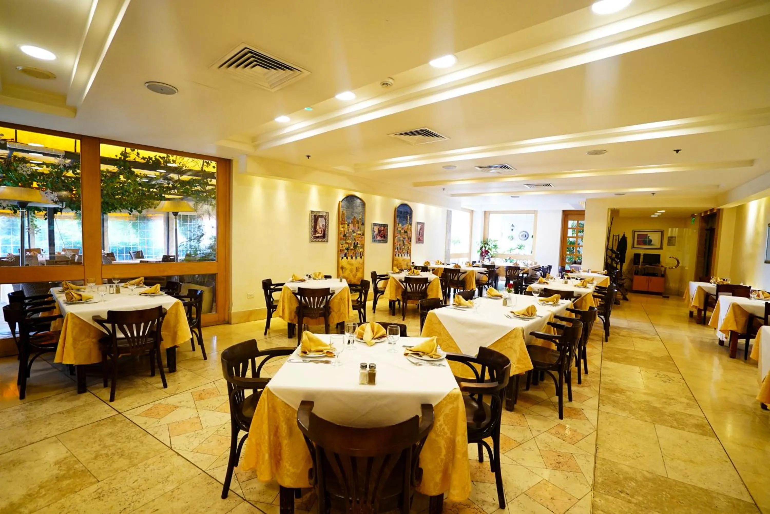 Restaurant/places to eat in Ambassador Hotel