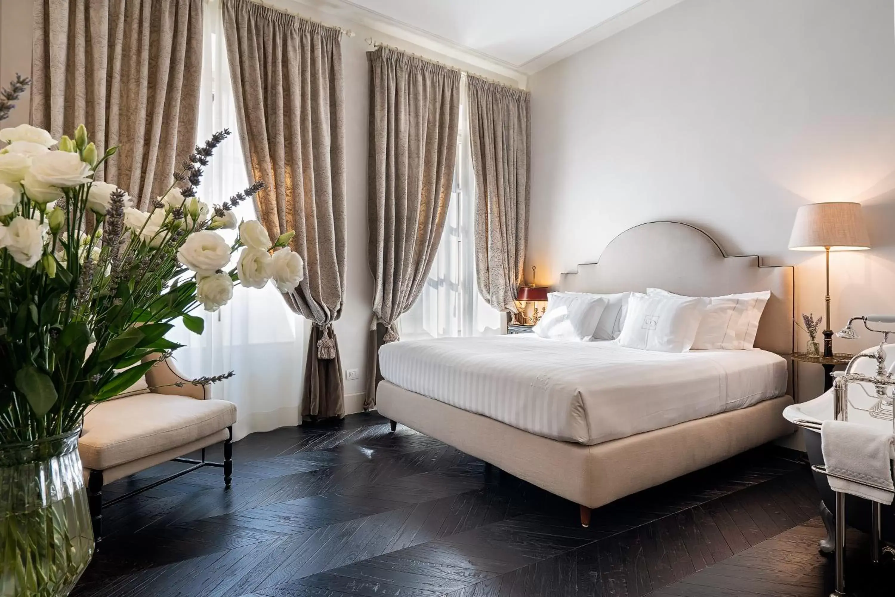 Photo of the whole room, Bed in Corte Calzaiuoli Elegant Suites